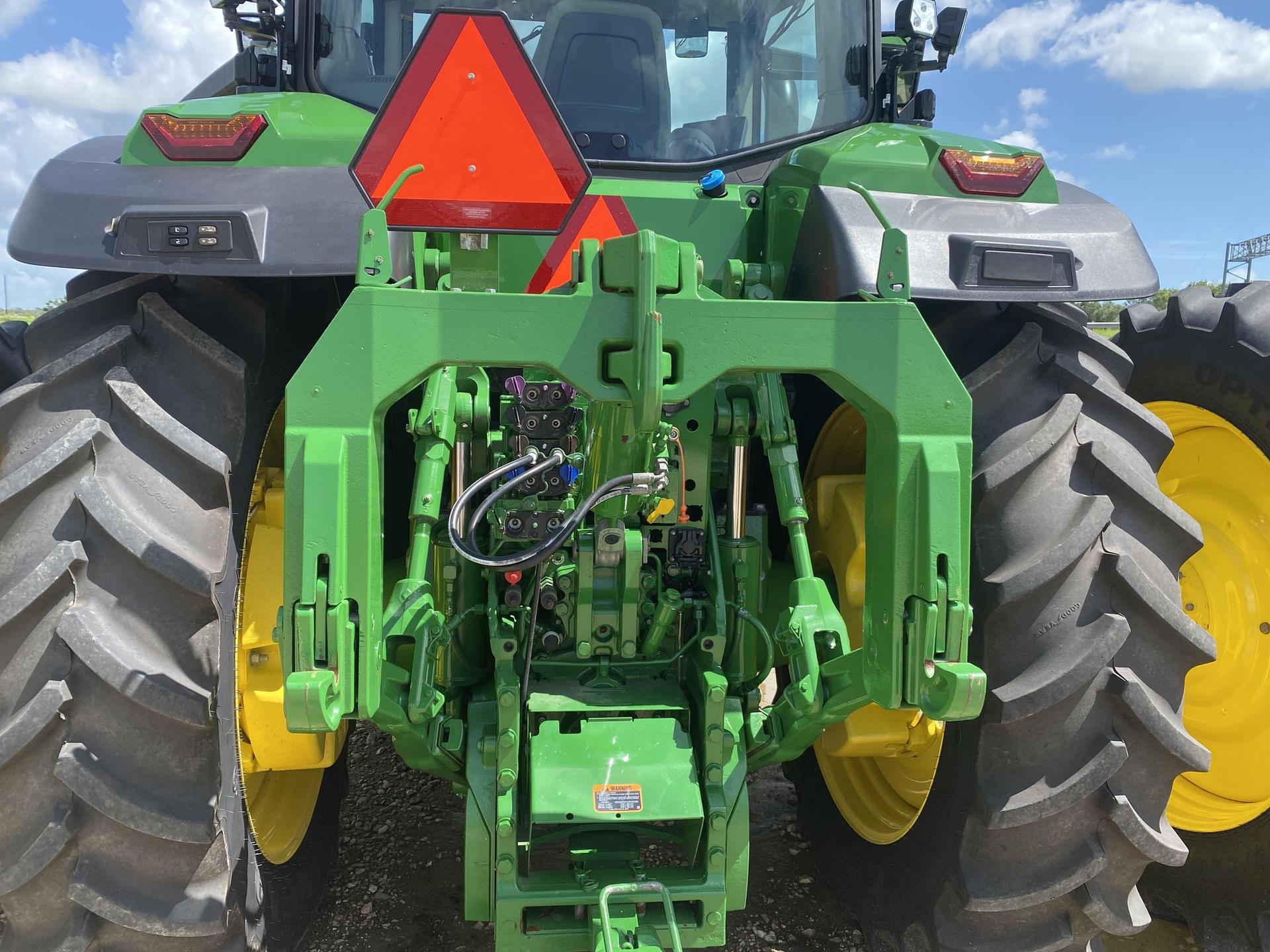 2023 John Deere 8R 370