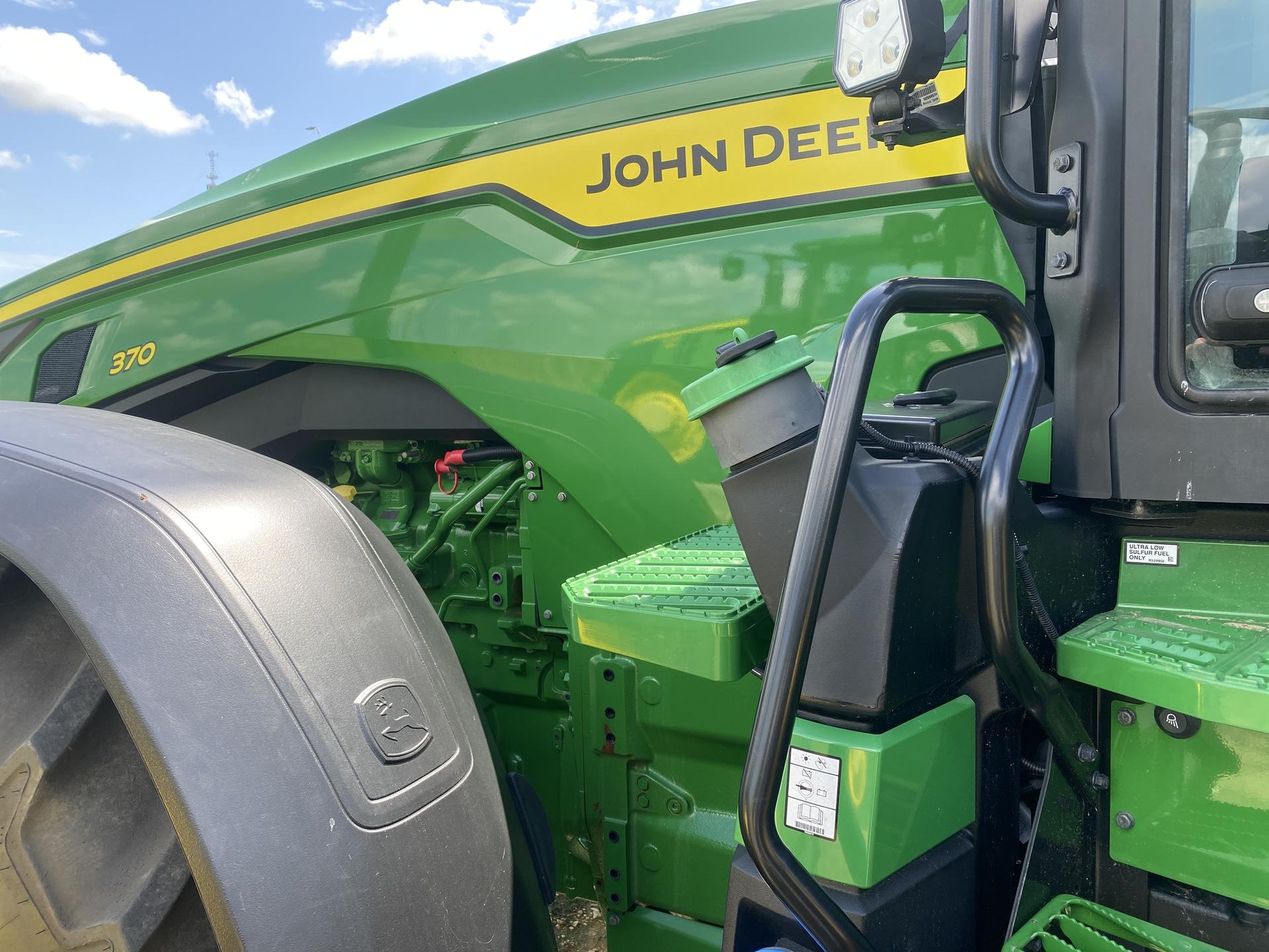 2023 John Deere 8R 370