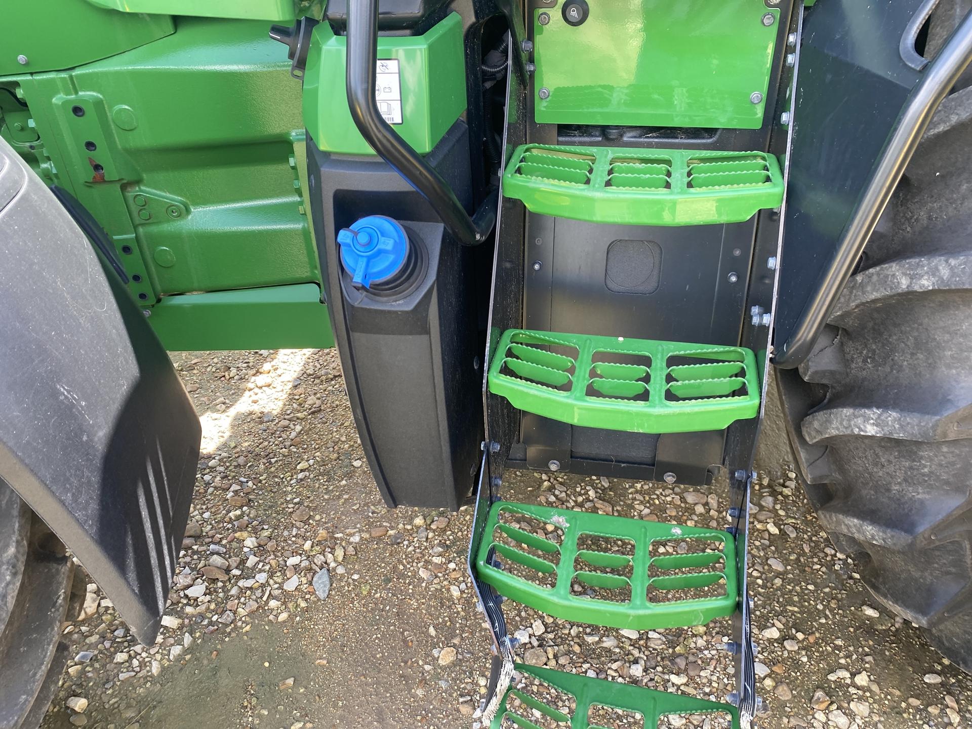 2023 John Deere 8R 370