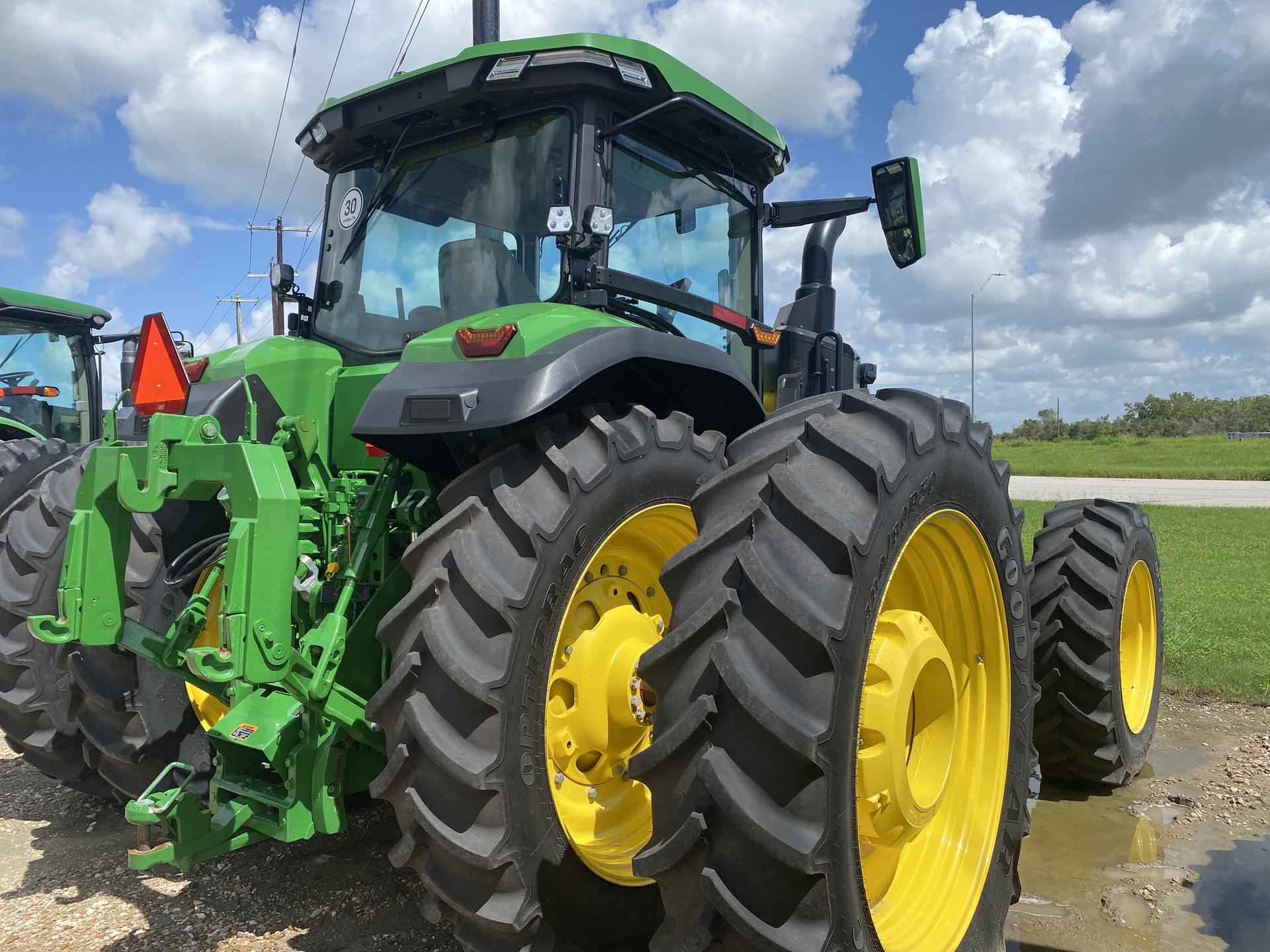 2023 John Deere 8R 370