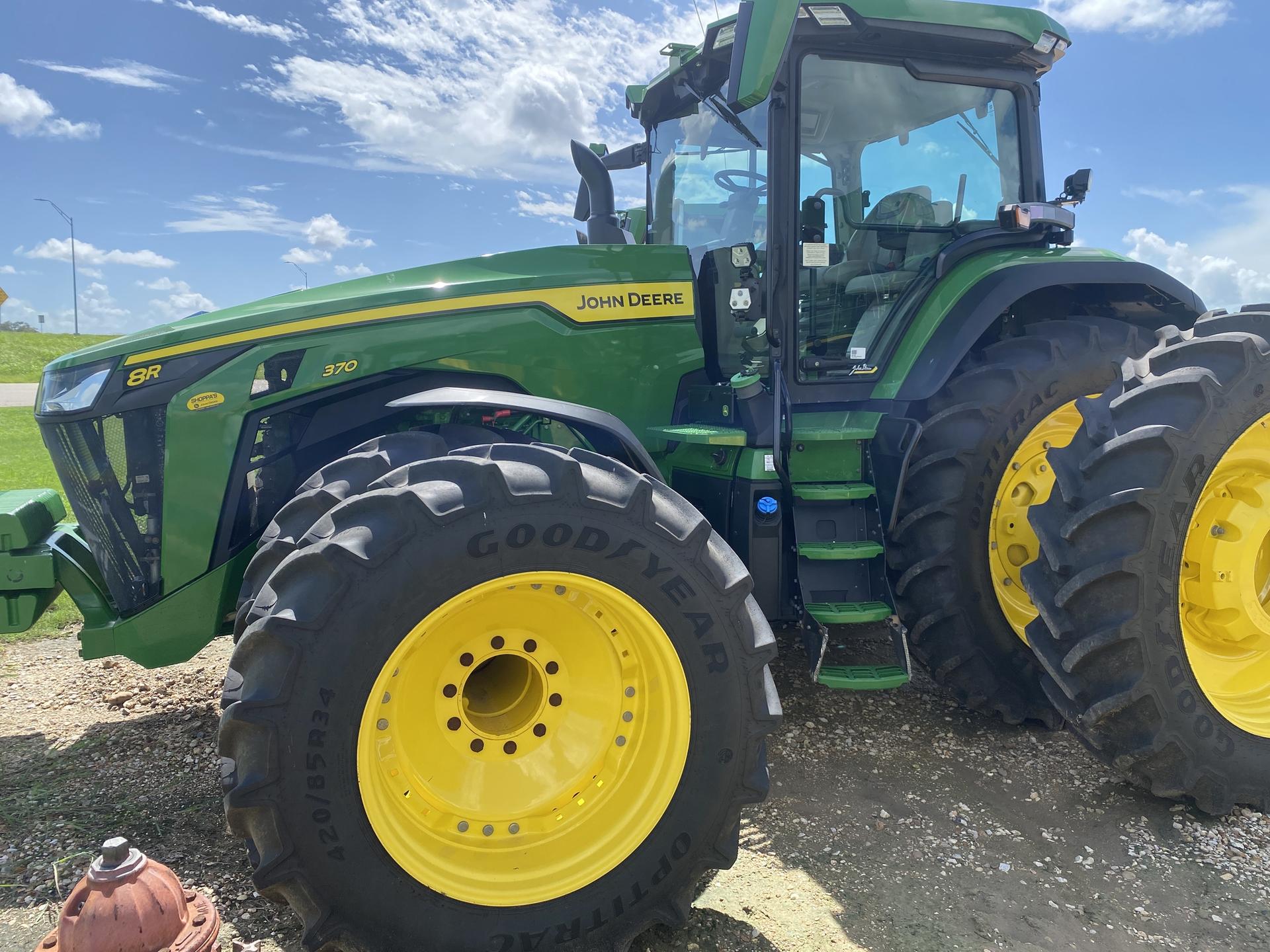 2023 John Deere 8R 370