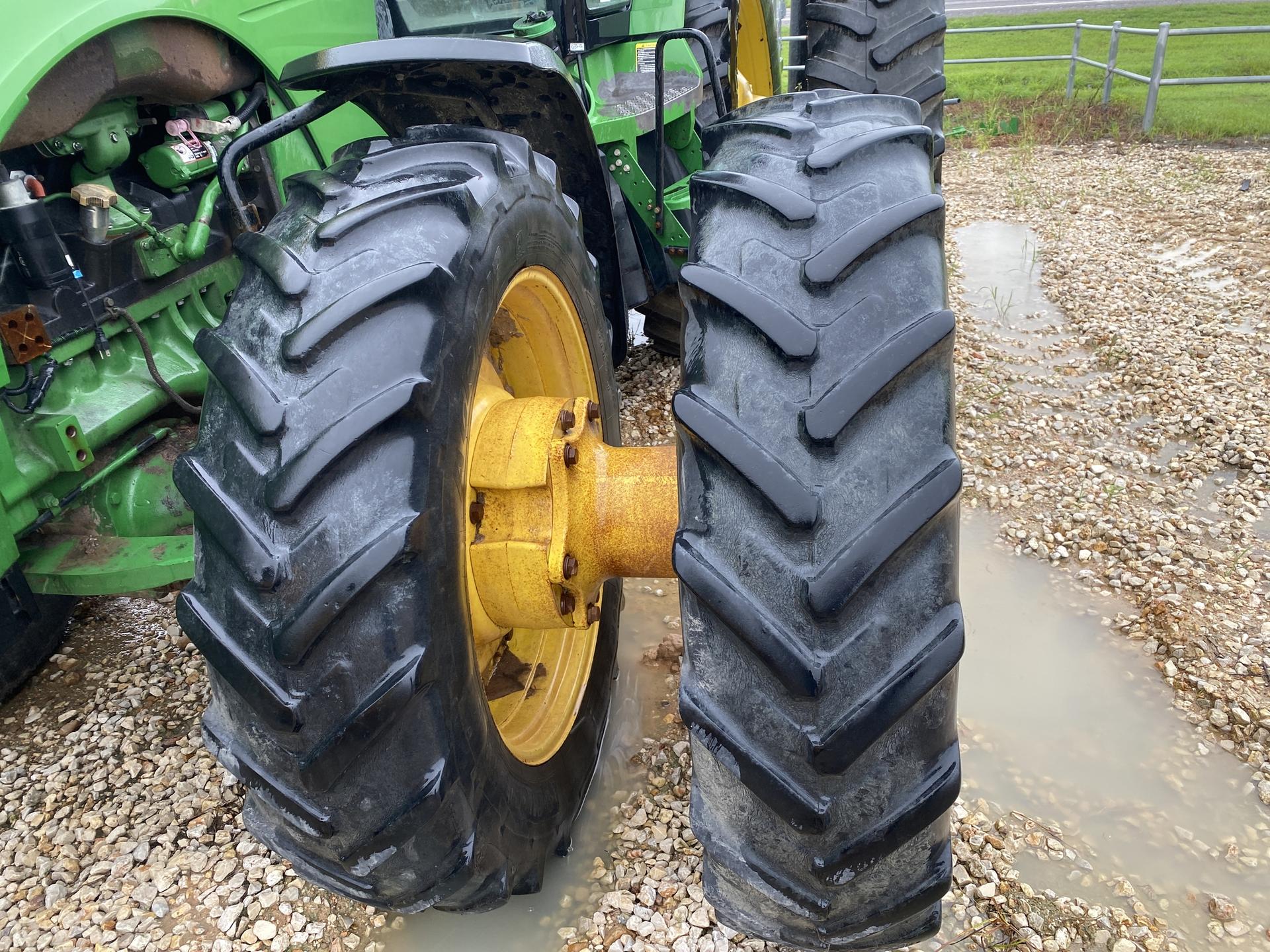 2011 John Deere 8310R