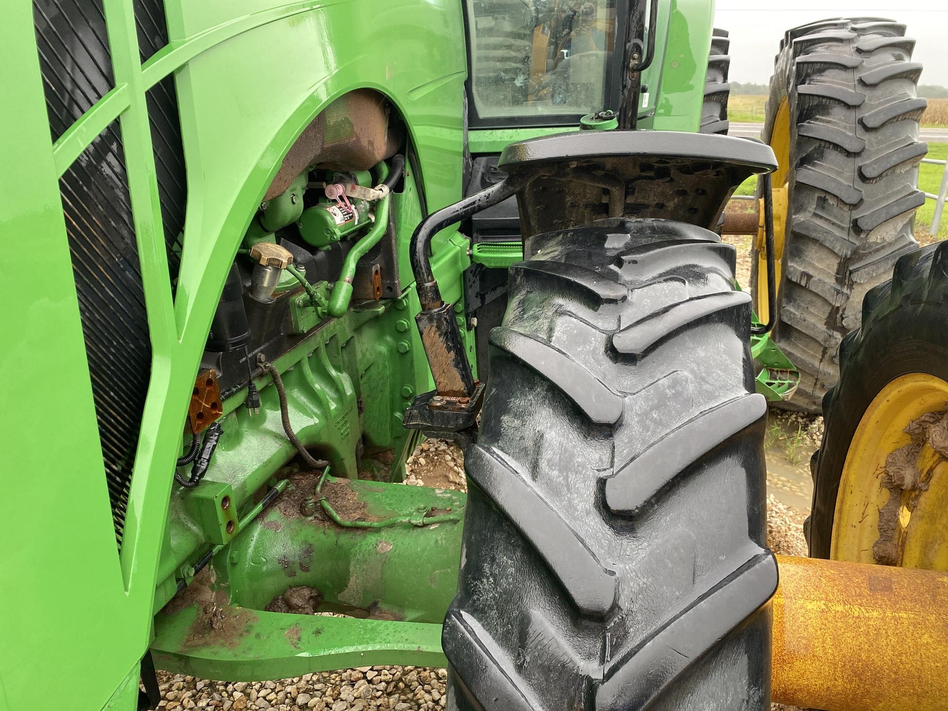 2011 John Deere 8310R