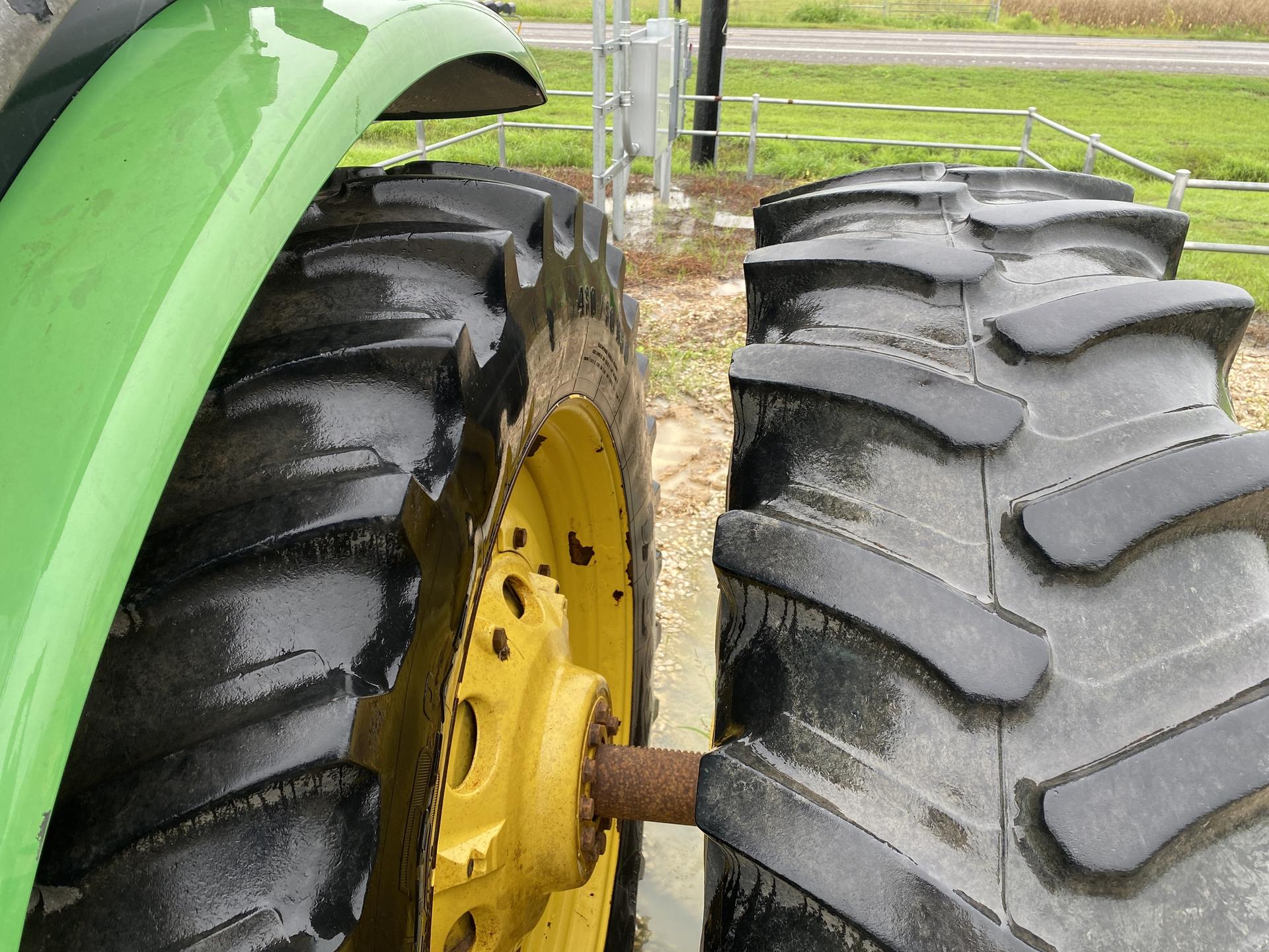 2011 John Deere 8310R