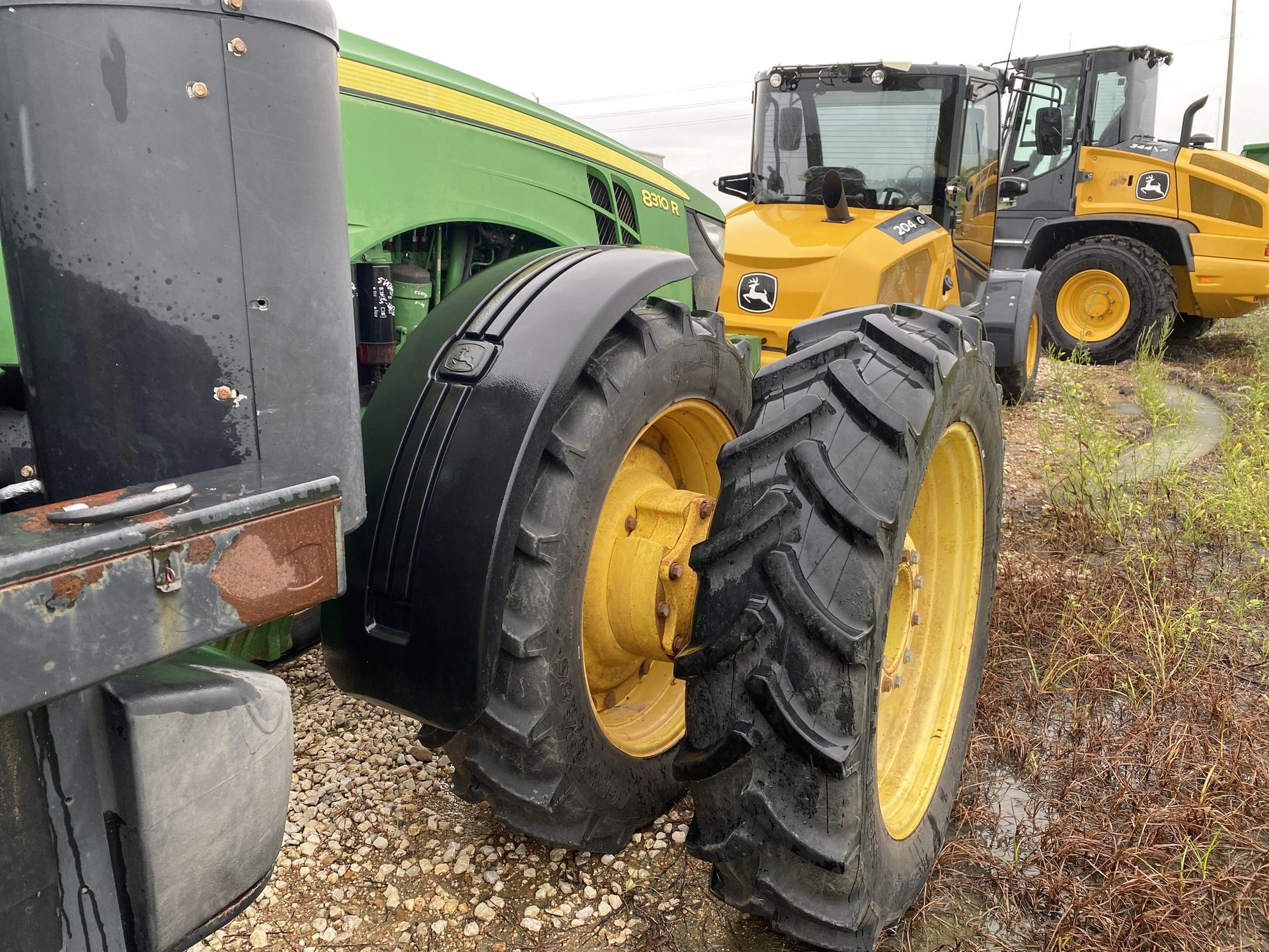 2011 John Deere 8310R