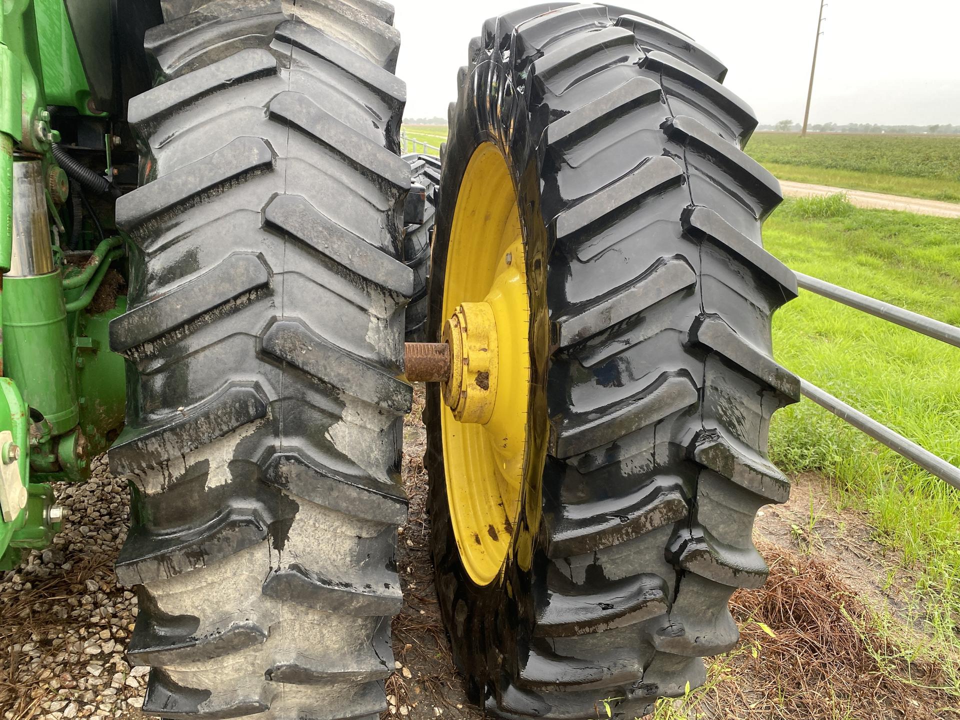 2011 John Deere 8310R