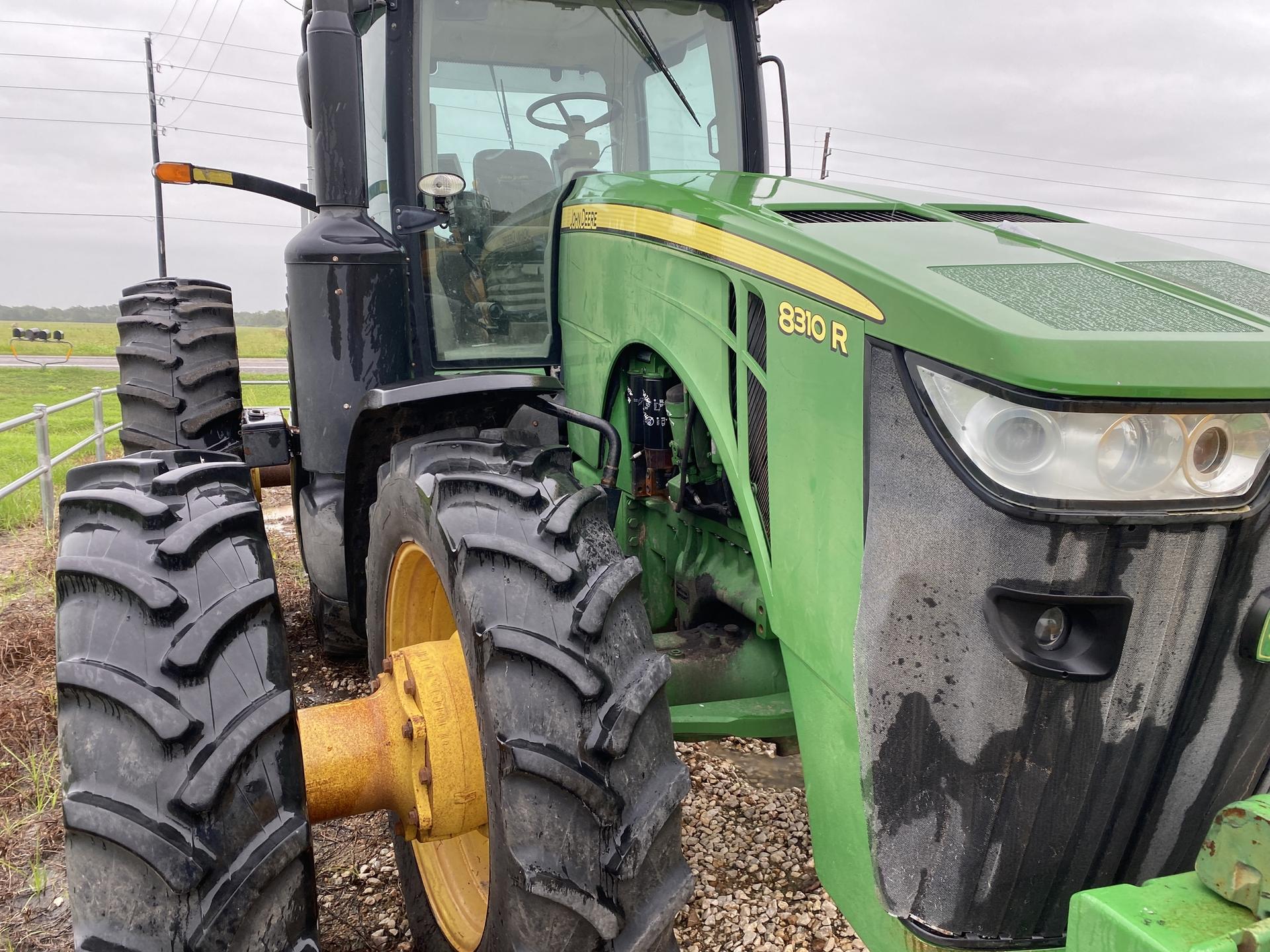 2011 John Deere 8310R