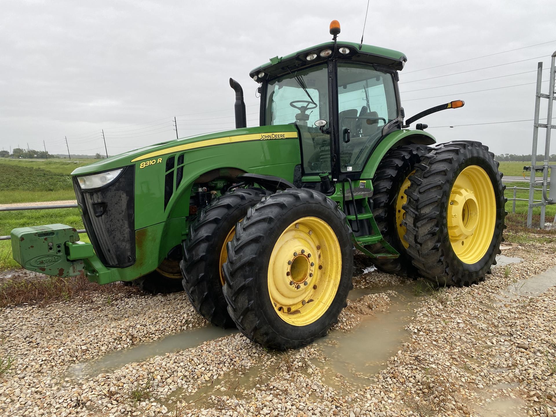 2011 John Deere 8310R