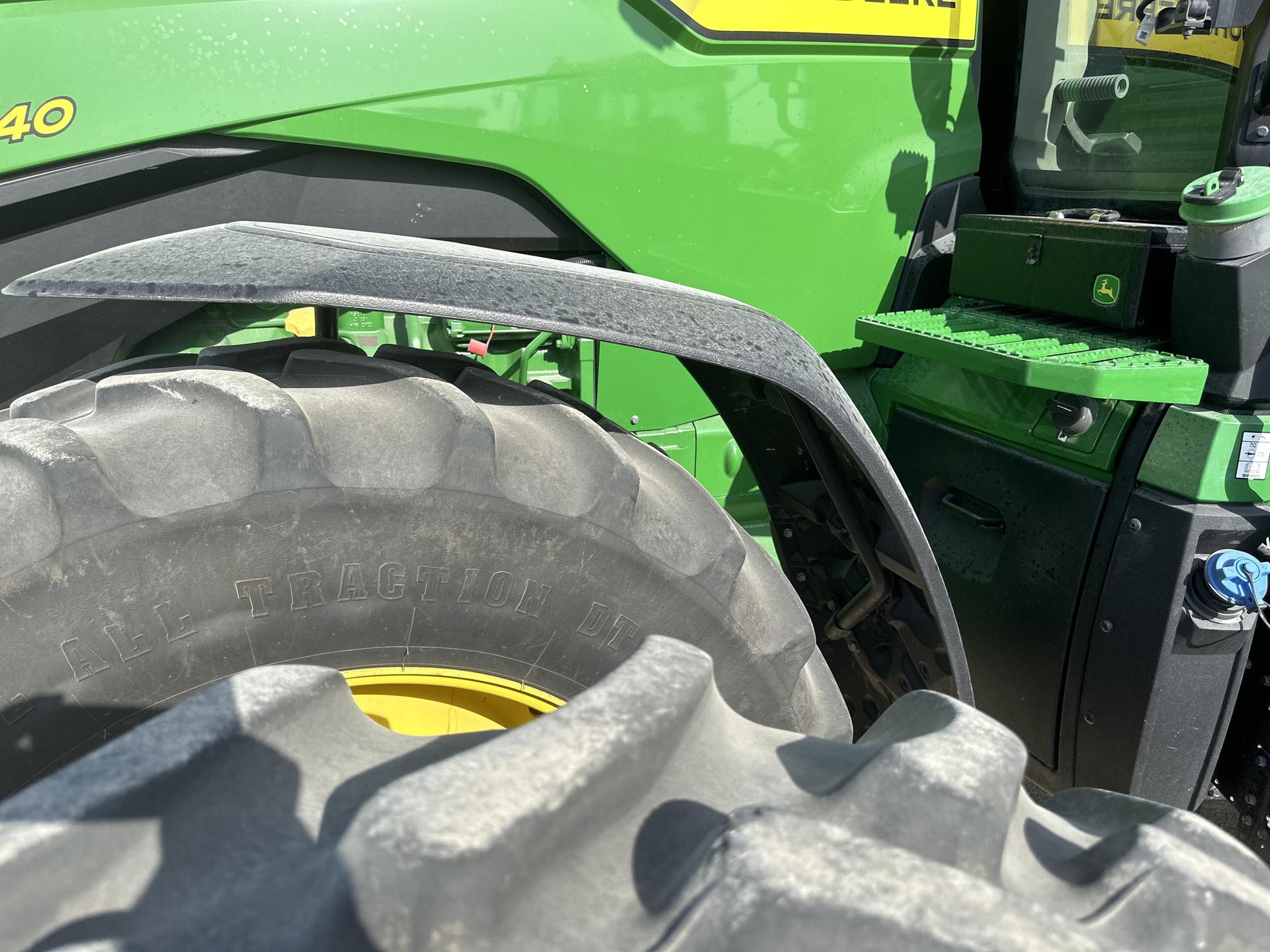 2022 John Deere 8R 340