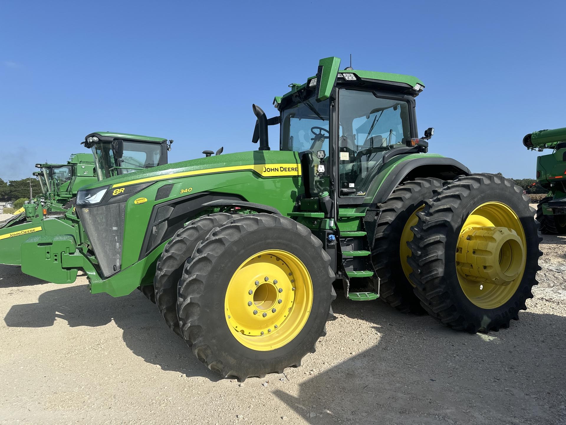 2022 John Deere 8R 340