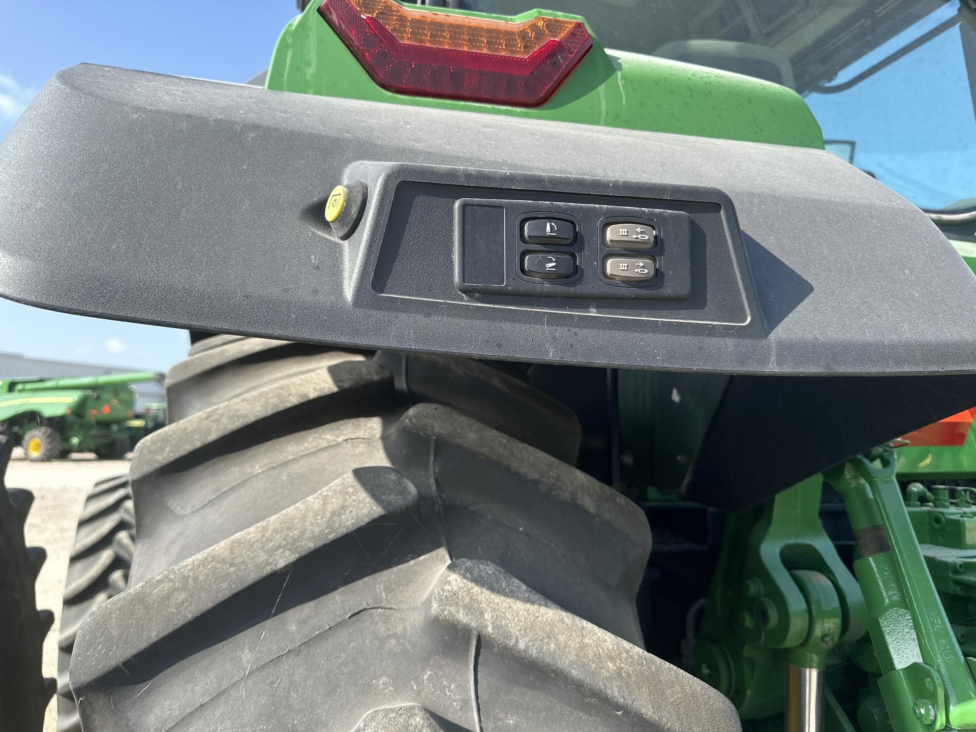 2022 John Deere 8R 340