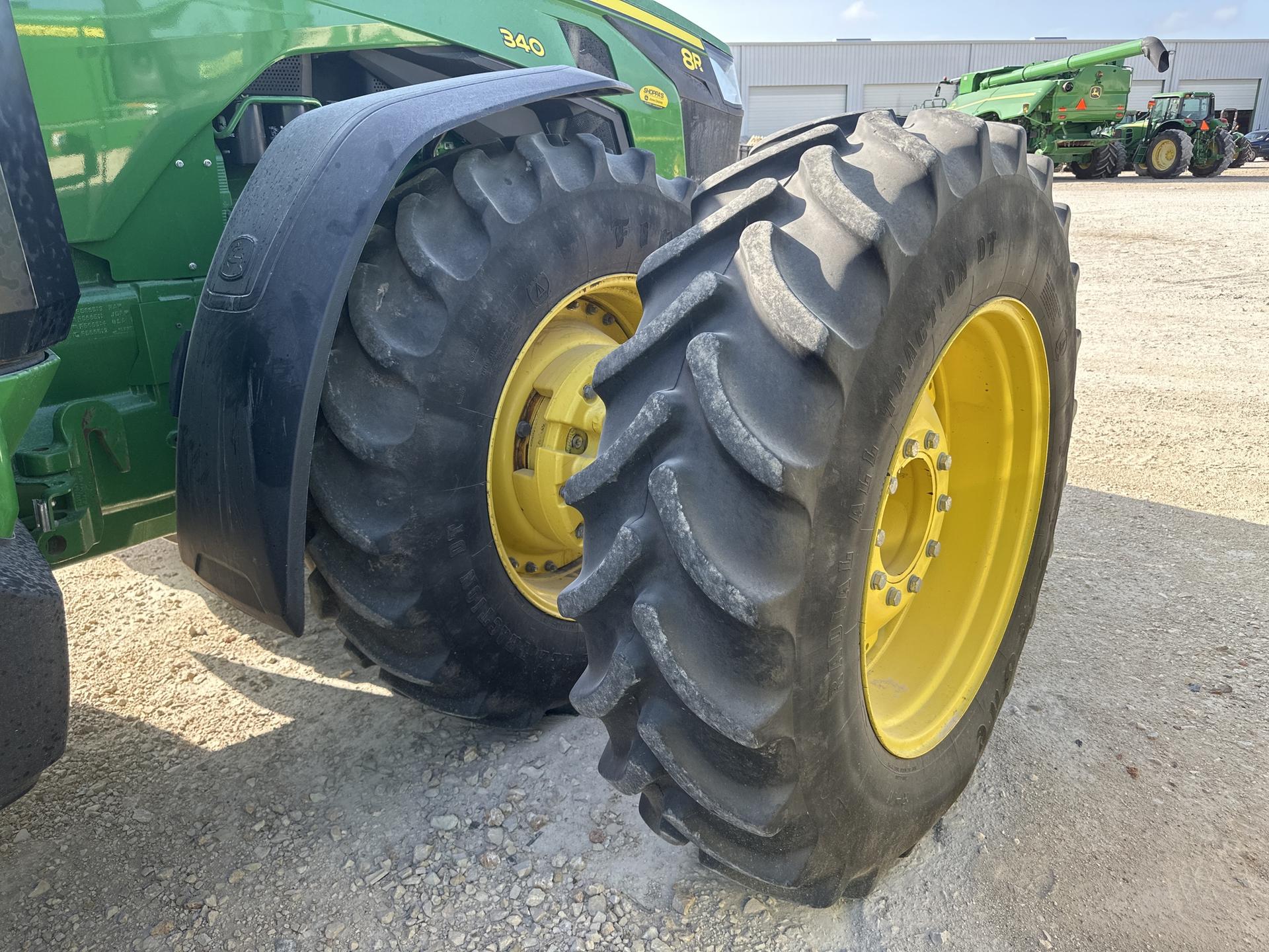 2022 John Deere 8R 340