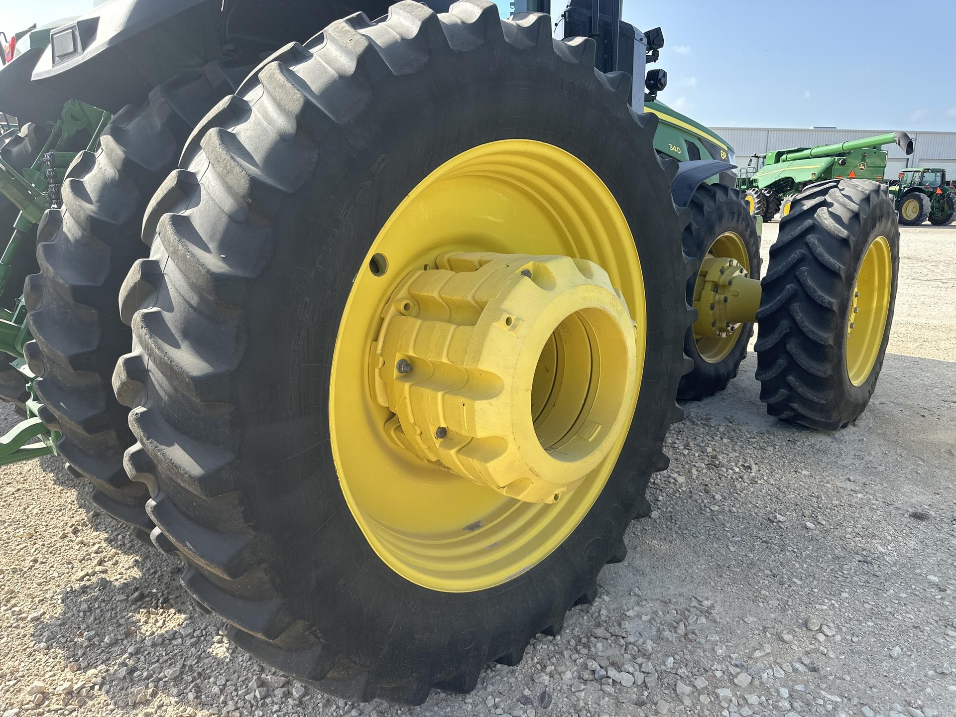 2022 John Deere 8R 340