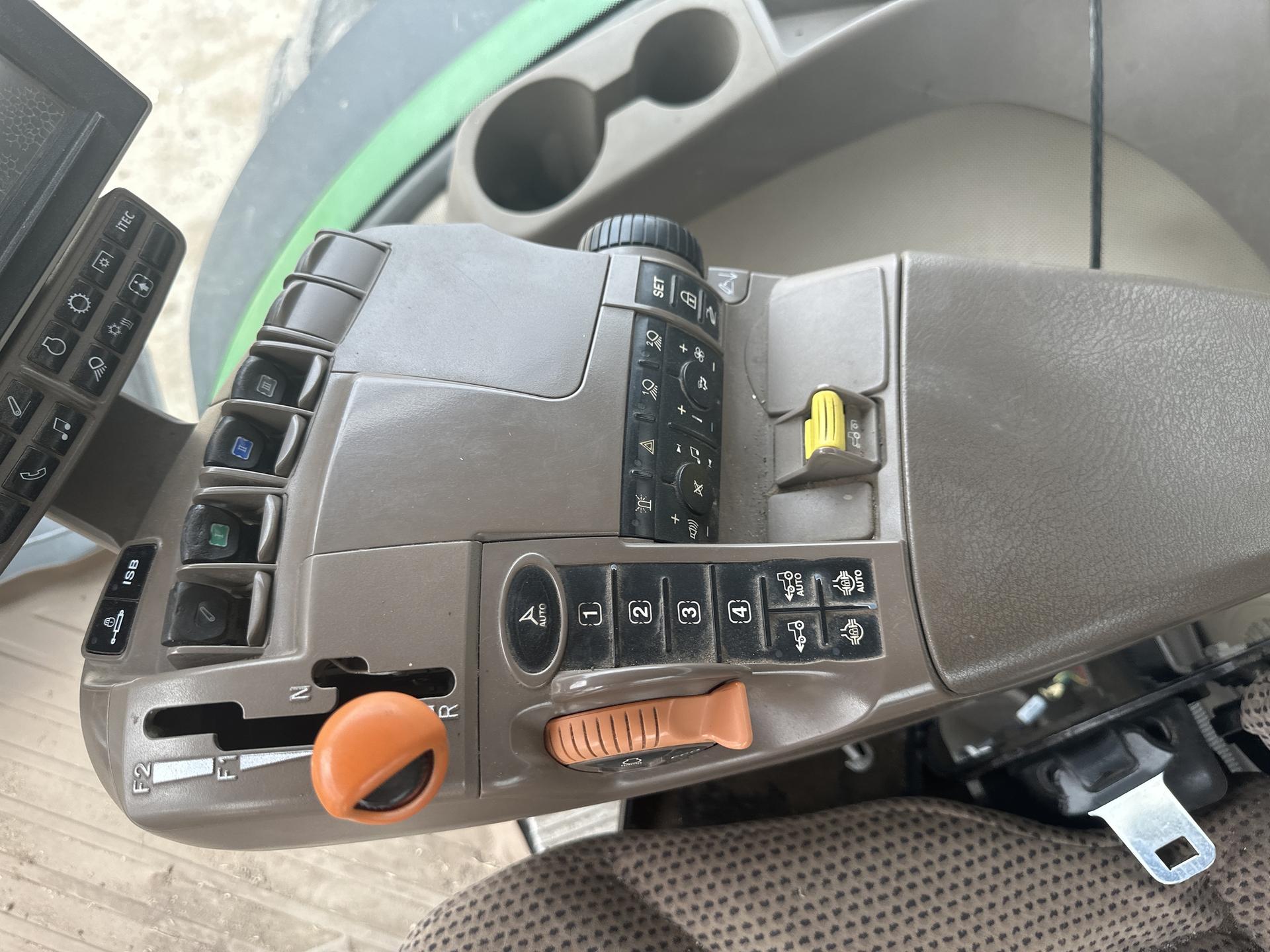 2019 John Deere 8320R Image