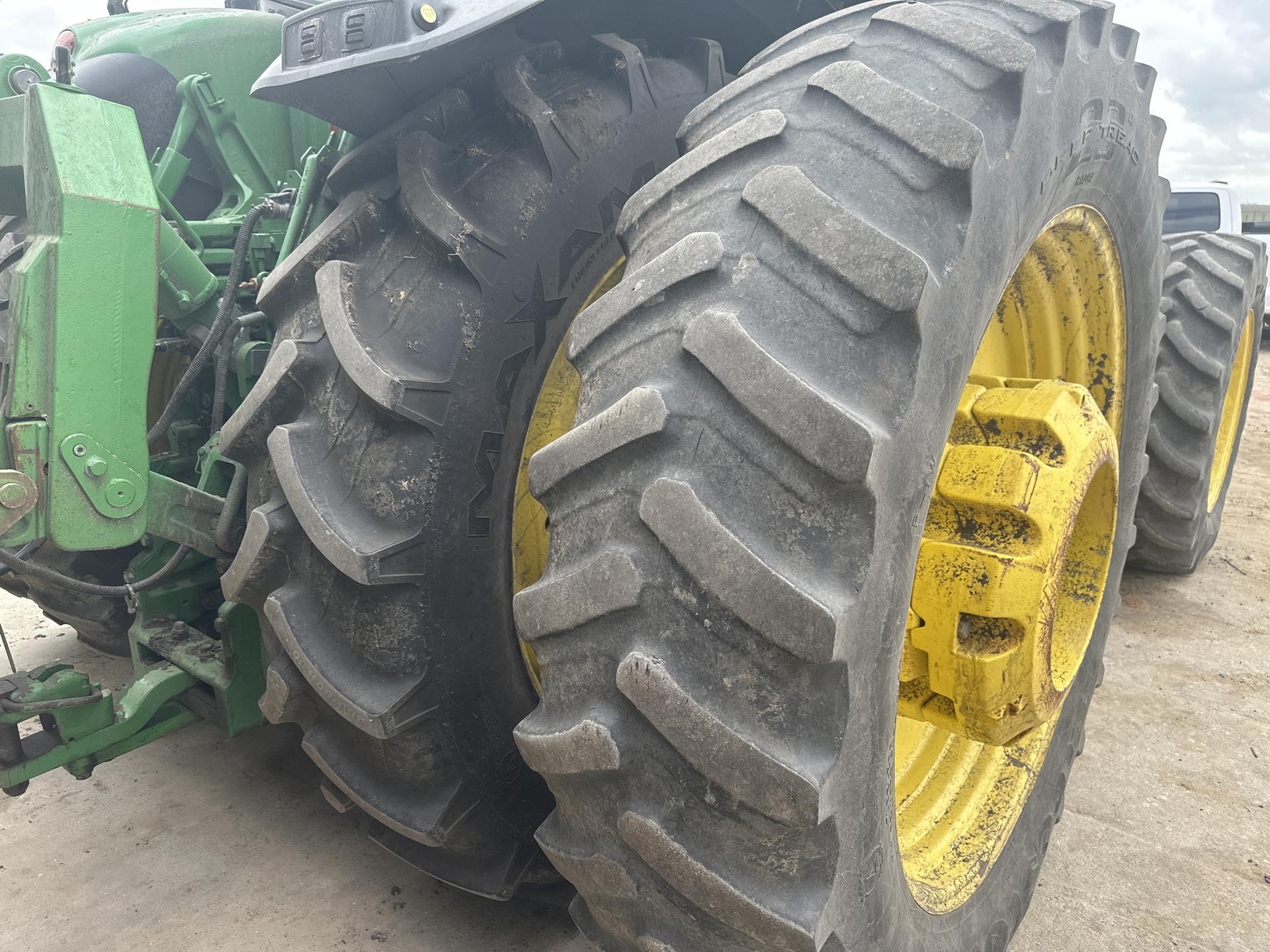 2019 John Deere 8320R Image