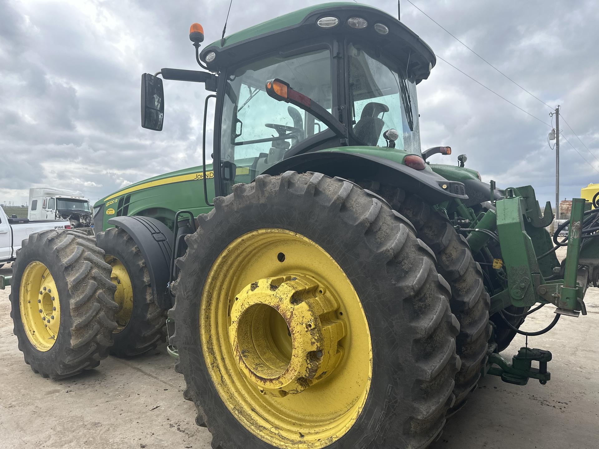 2019 John Deere 8320R Image