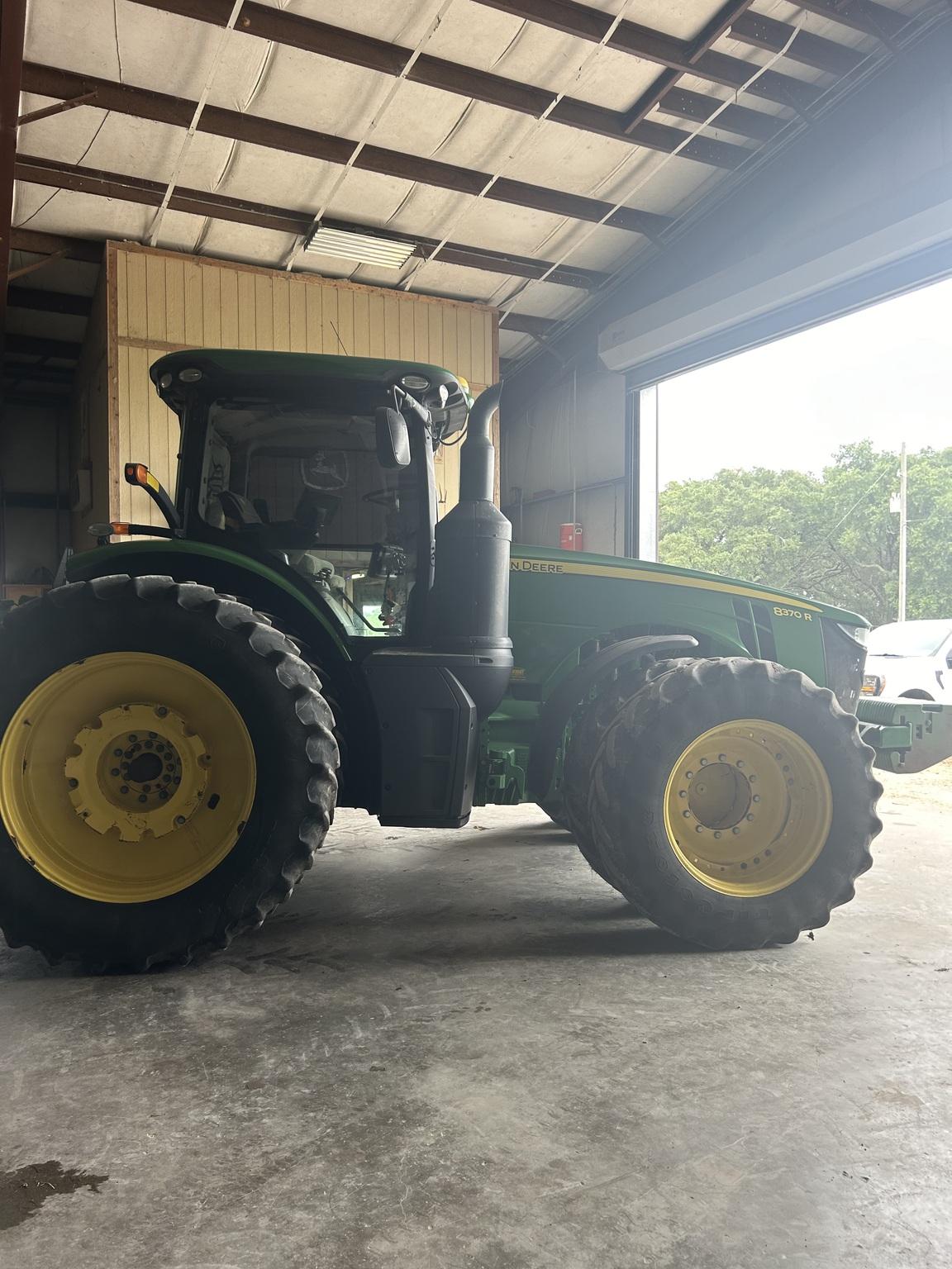 2015 John Deere 8370R