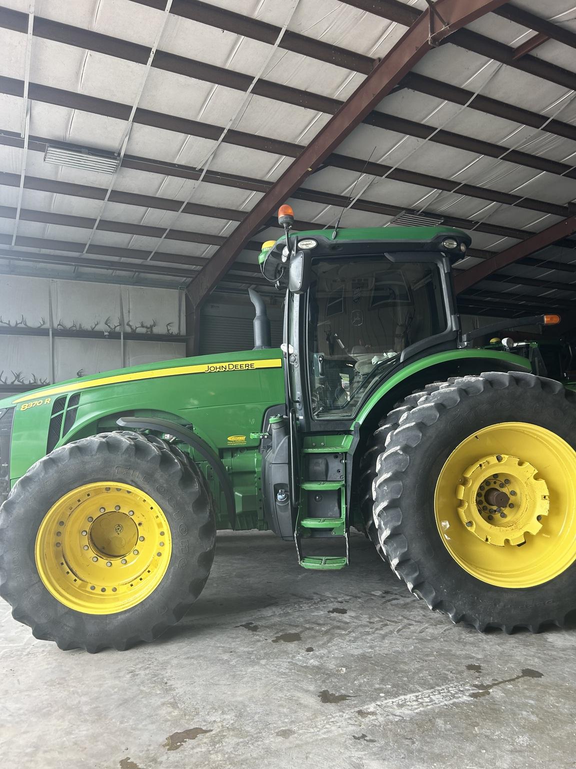 2015 John Deere 8370R