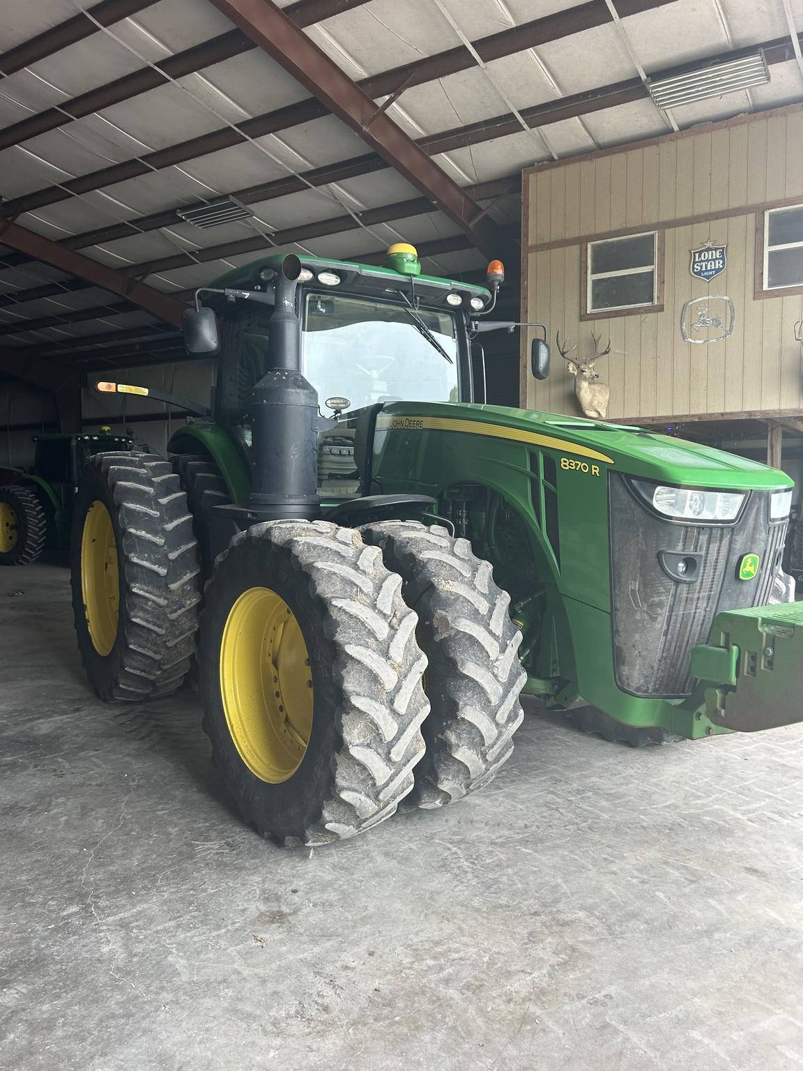 2015 John Deere 8370R