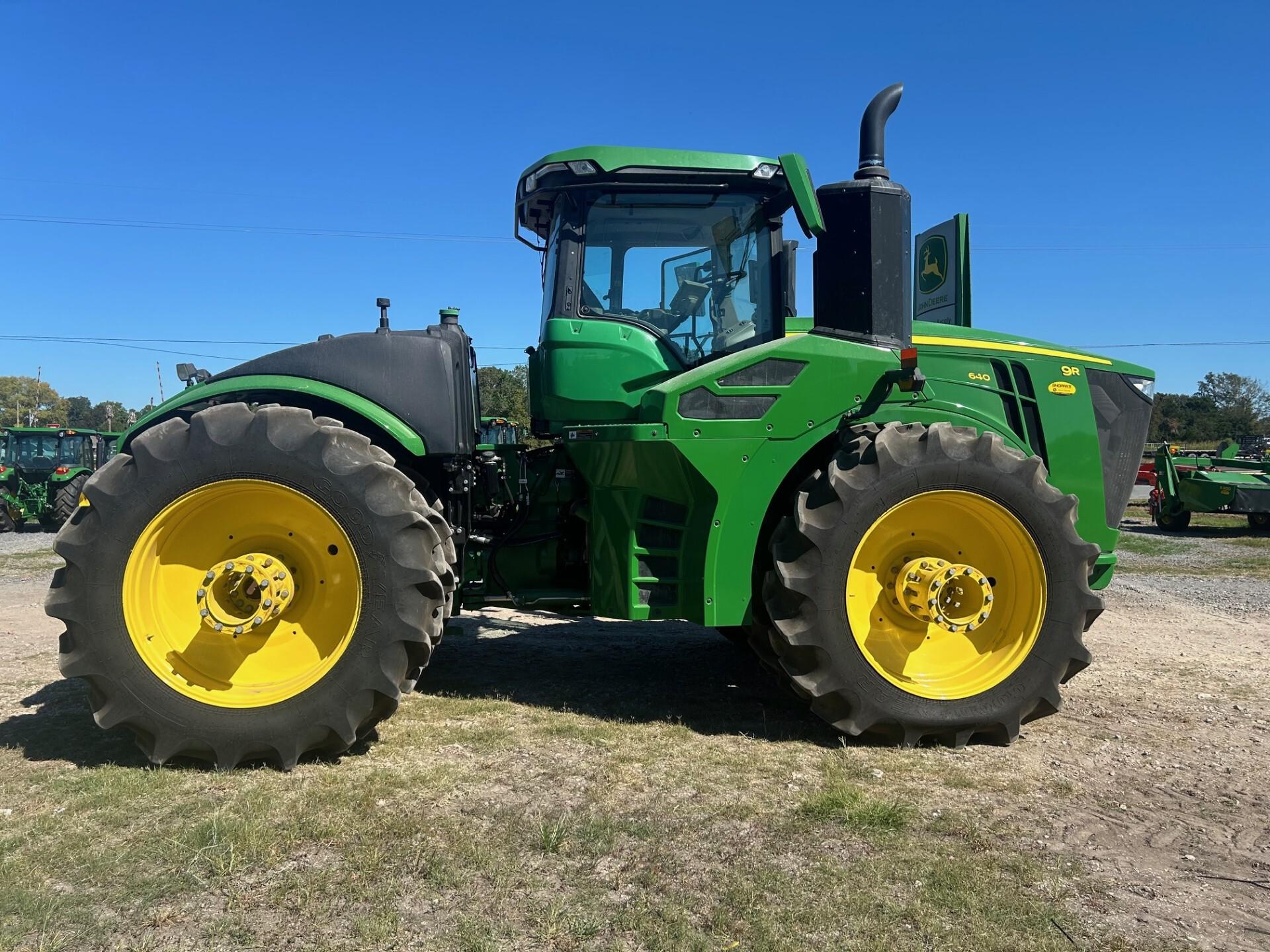 2022 John Deere 9R 640