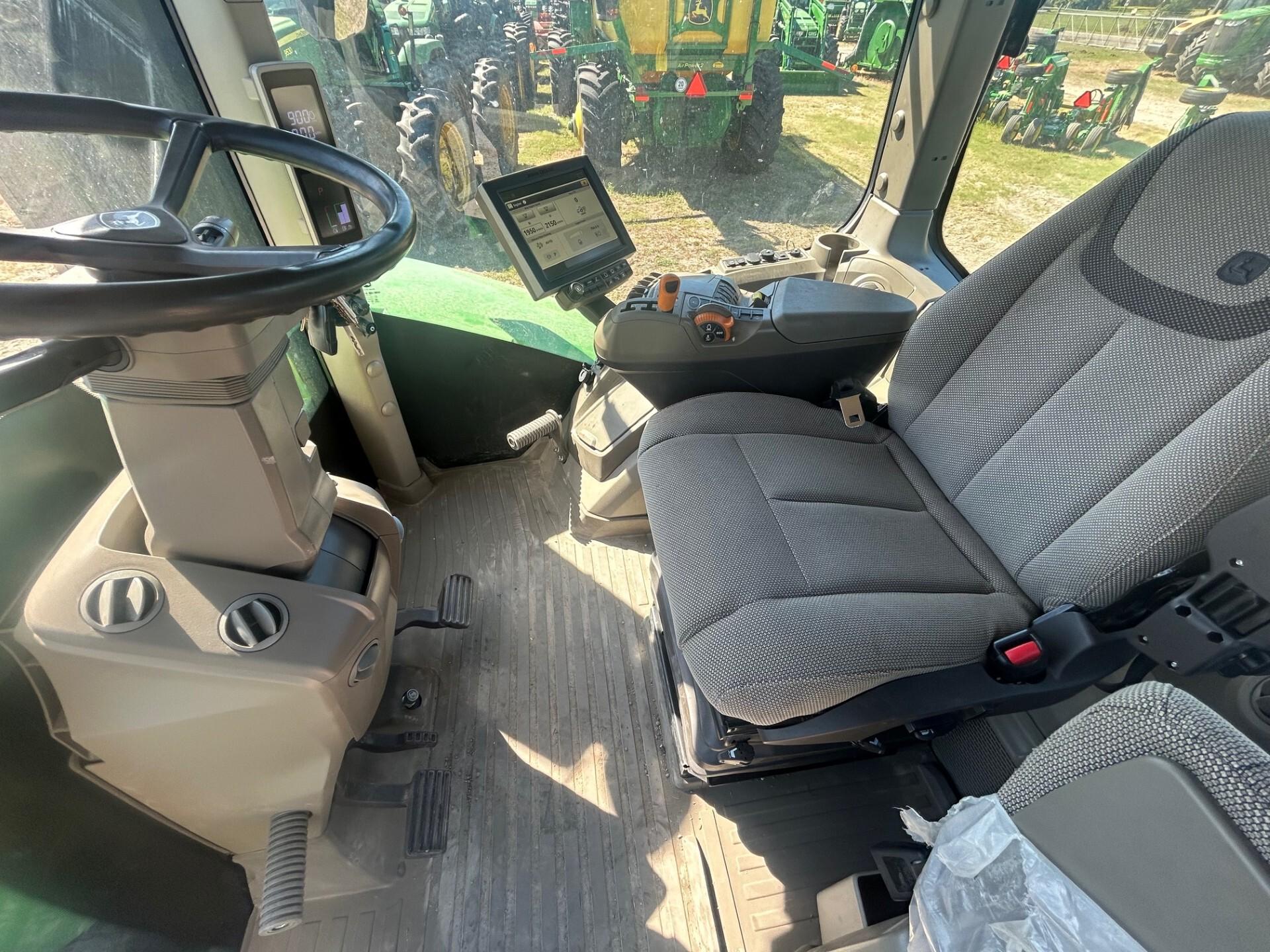 2022 John Deere 9R 640