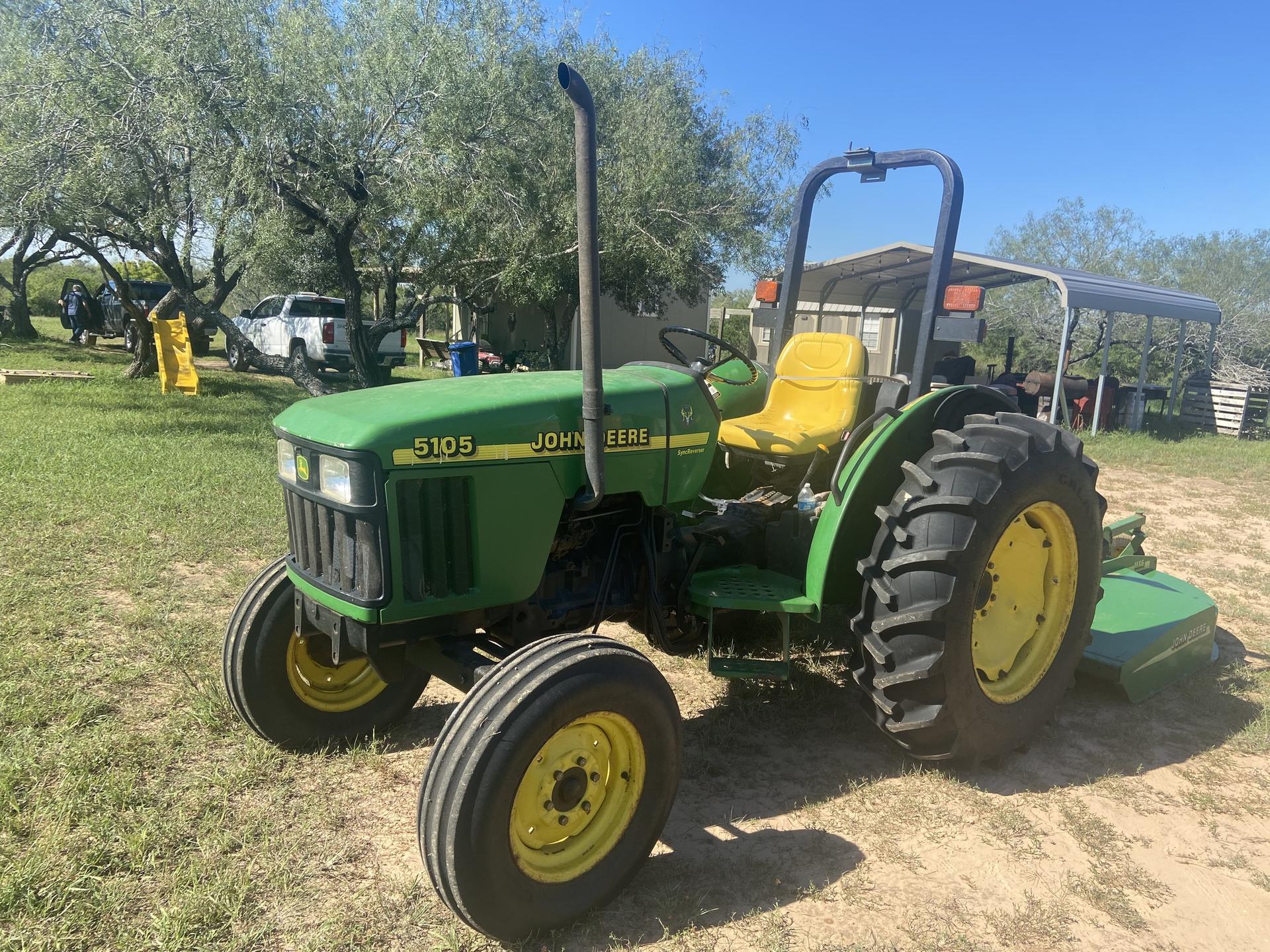 2002 John Deere 5105 Image