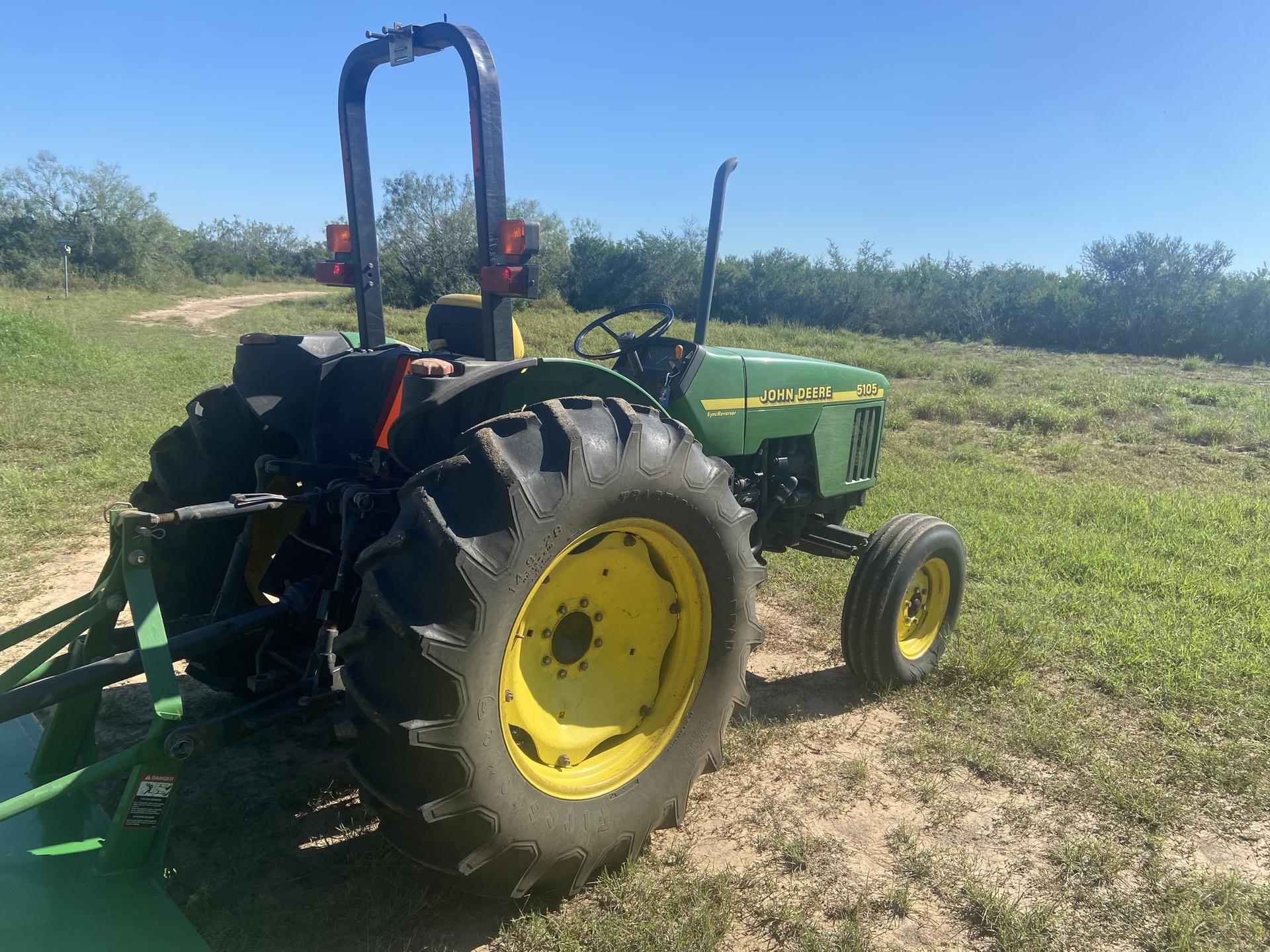 2002 John Deere 5105 Image