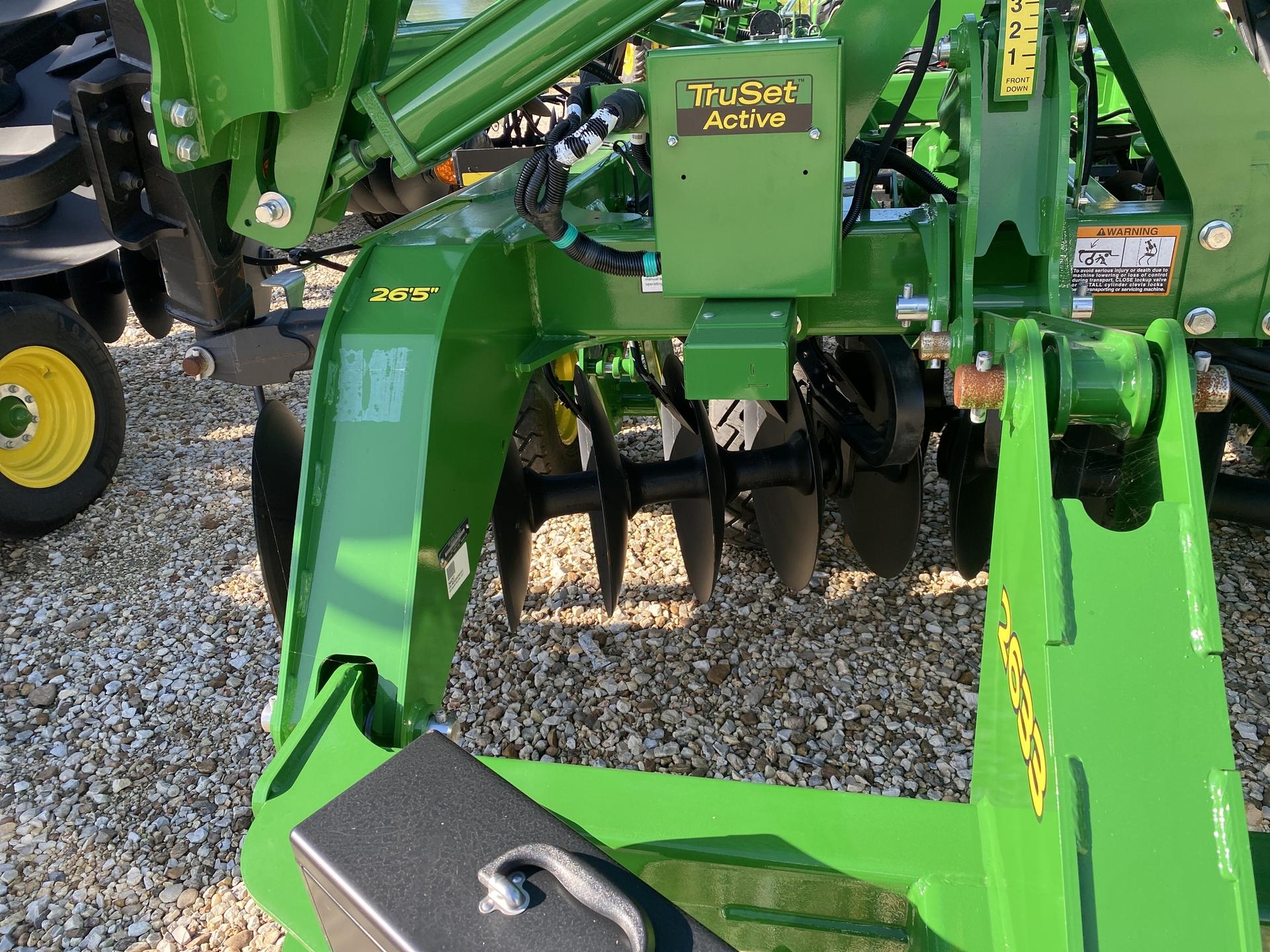 2023 John Deere 2633