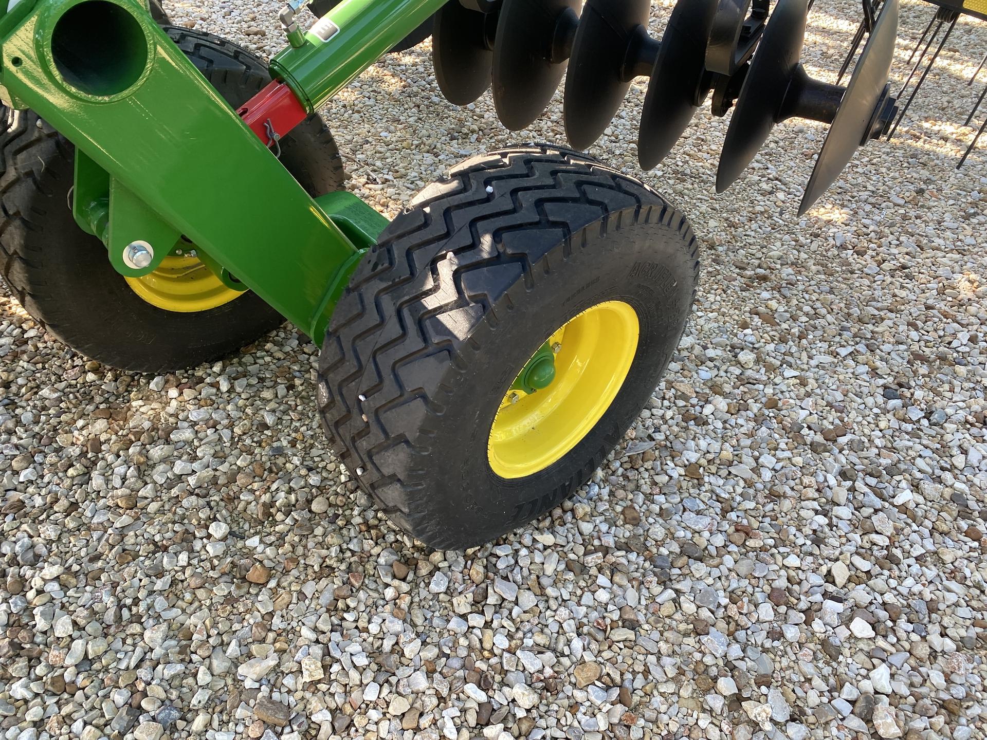 2023 John Deere 2633