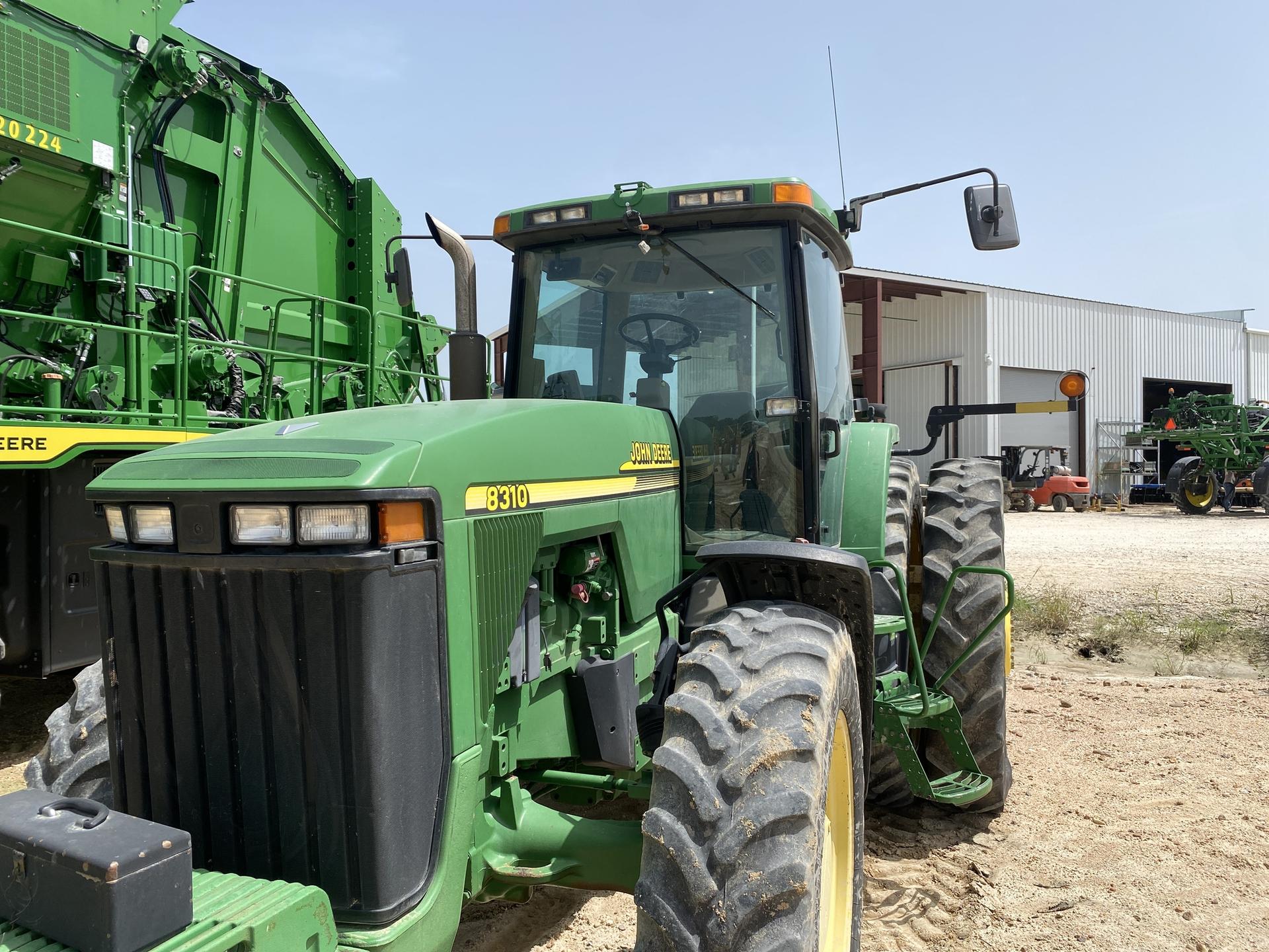 2000 John Deere 8310