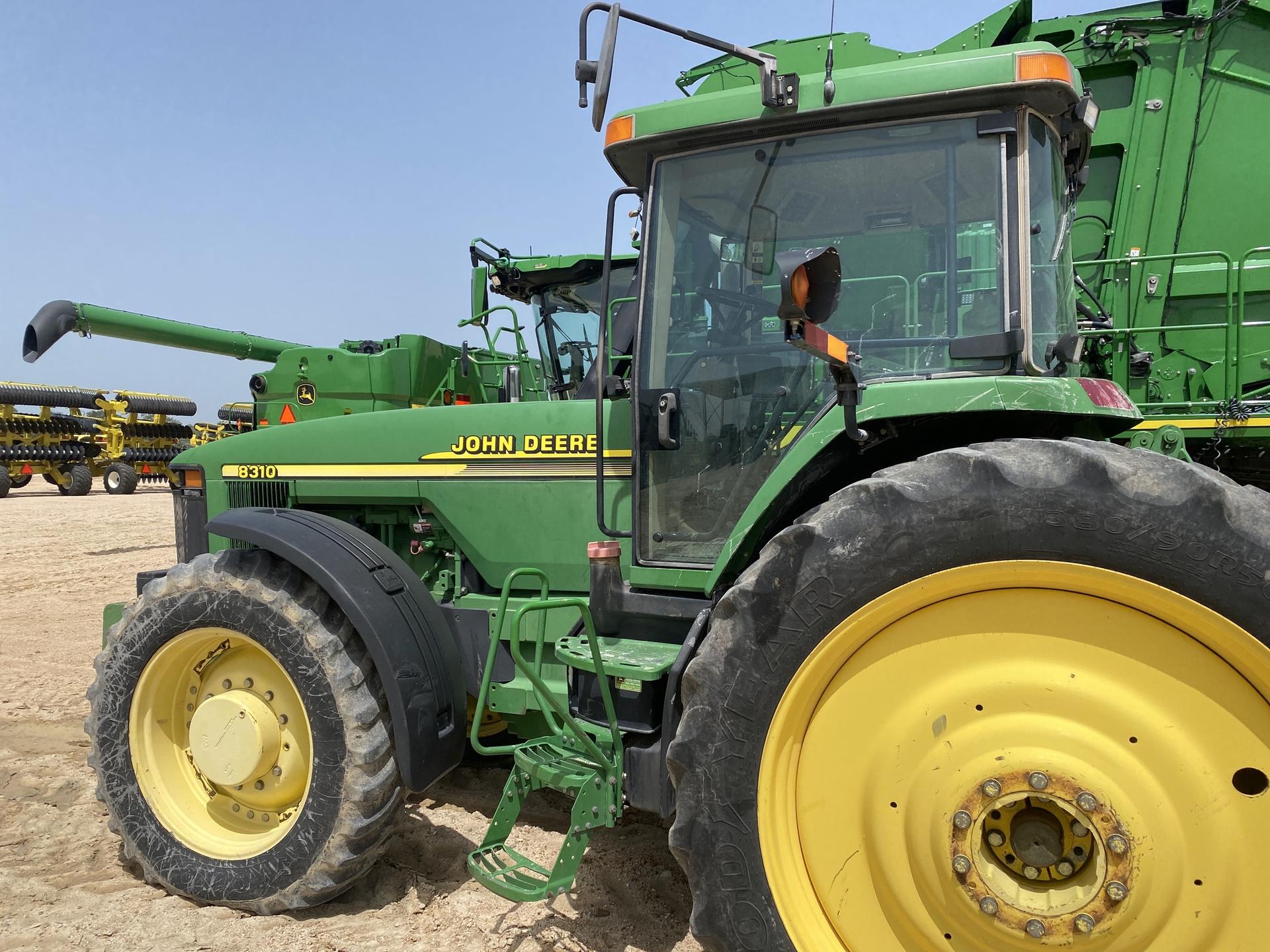 2000 John Deere 8310