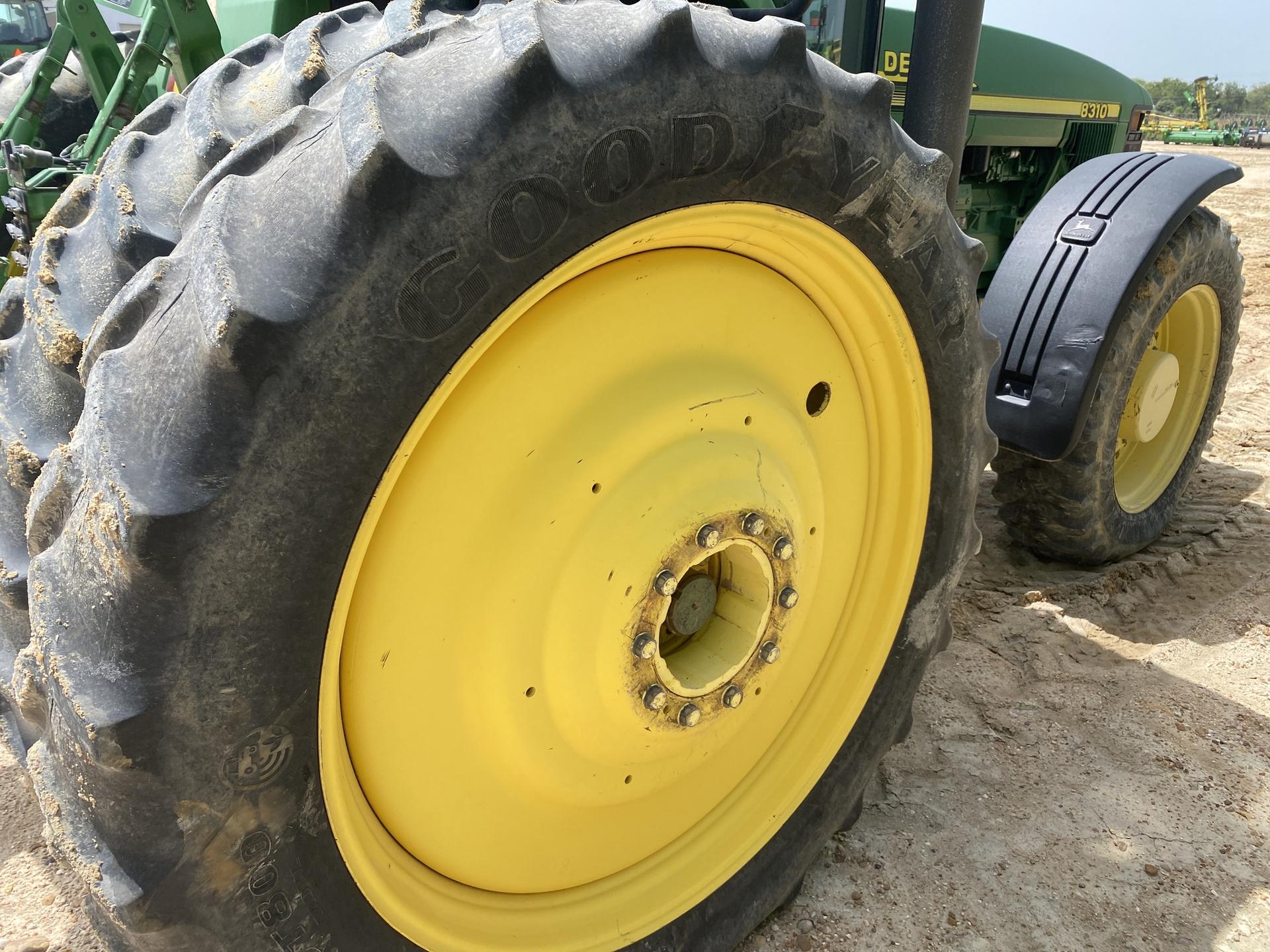 2000 John Deere 8310