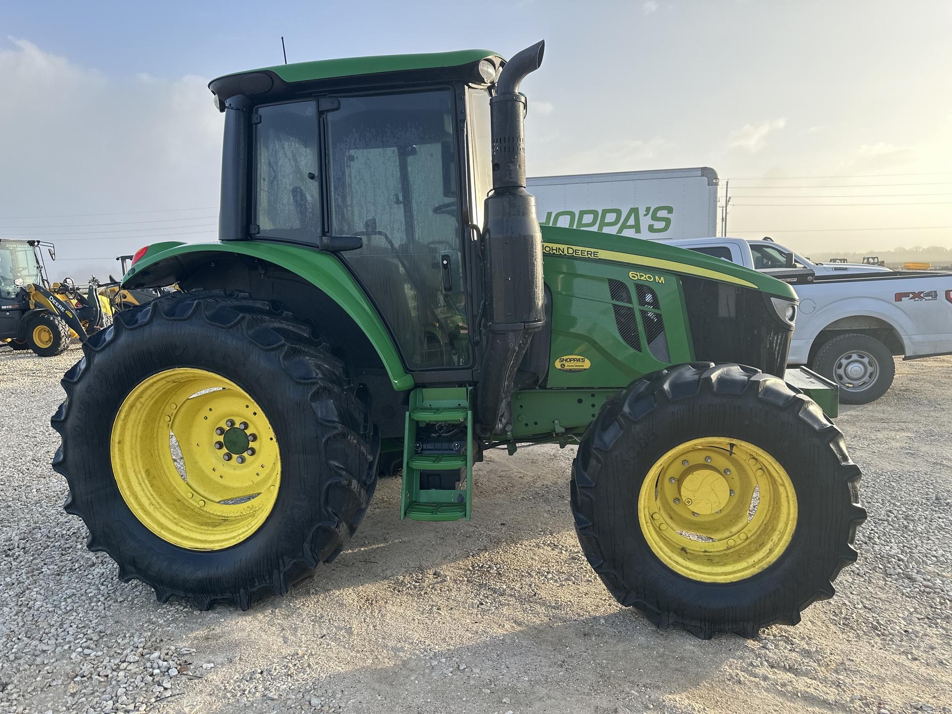 2021 John Deere 6120M