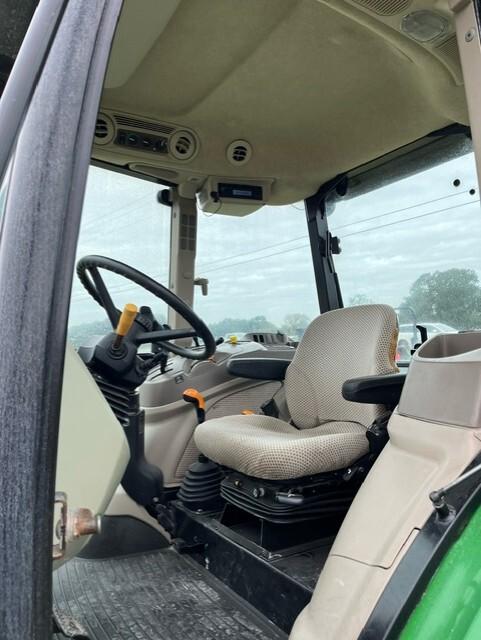 2016 John Deere 5100E