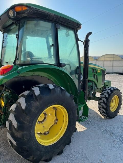 2016 John Deere 5100E