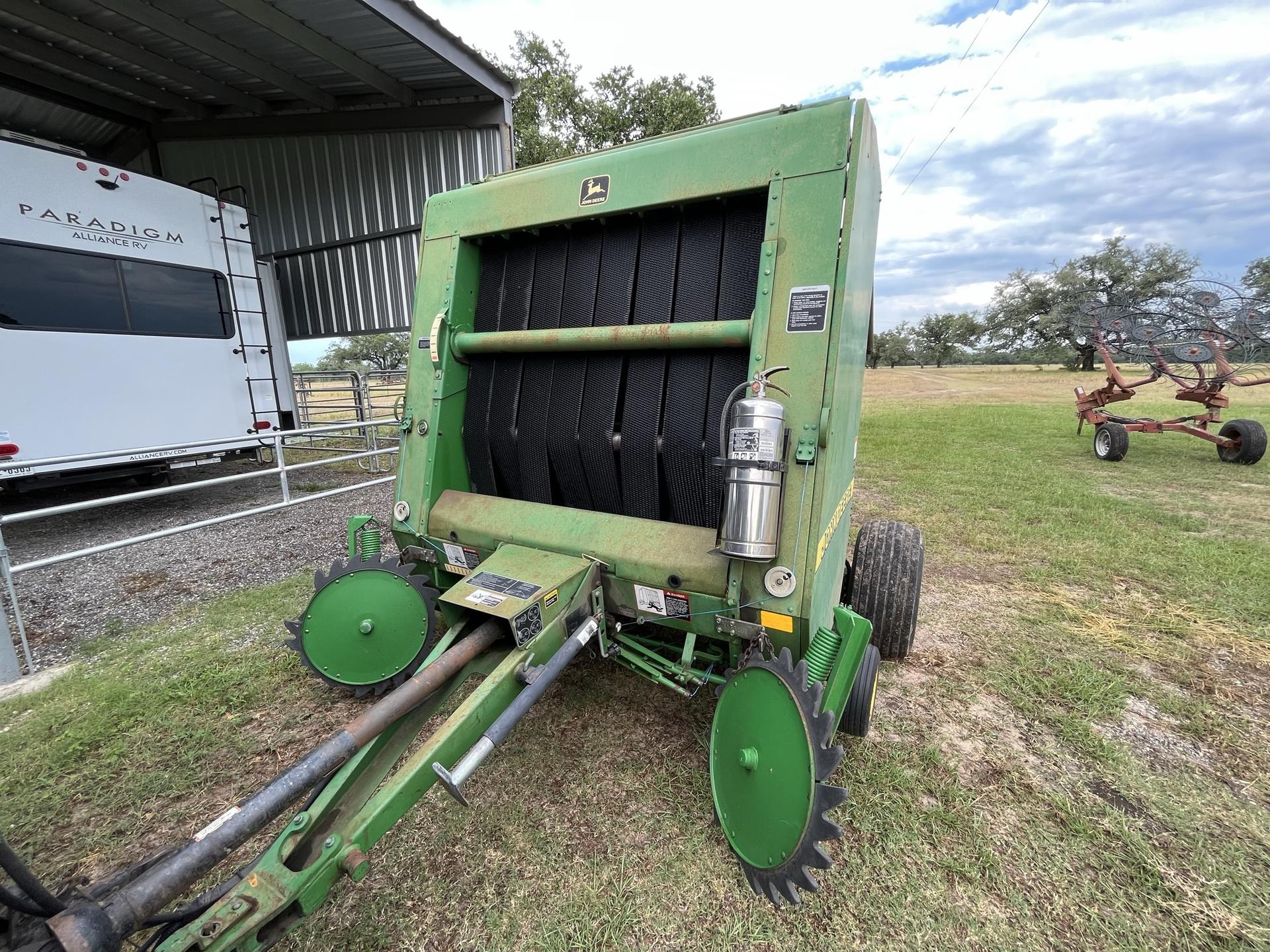 1997 John Deere 566