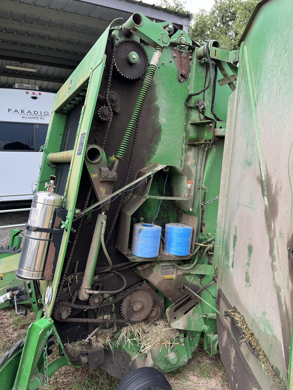 1997 John Deere 566