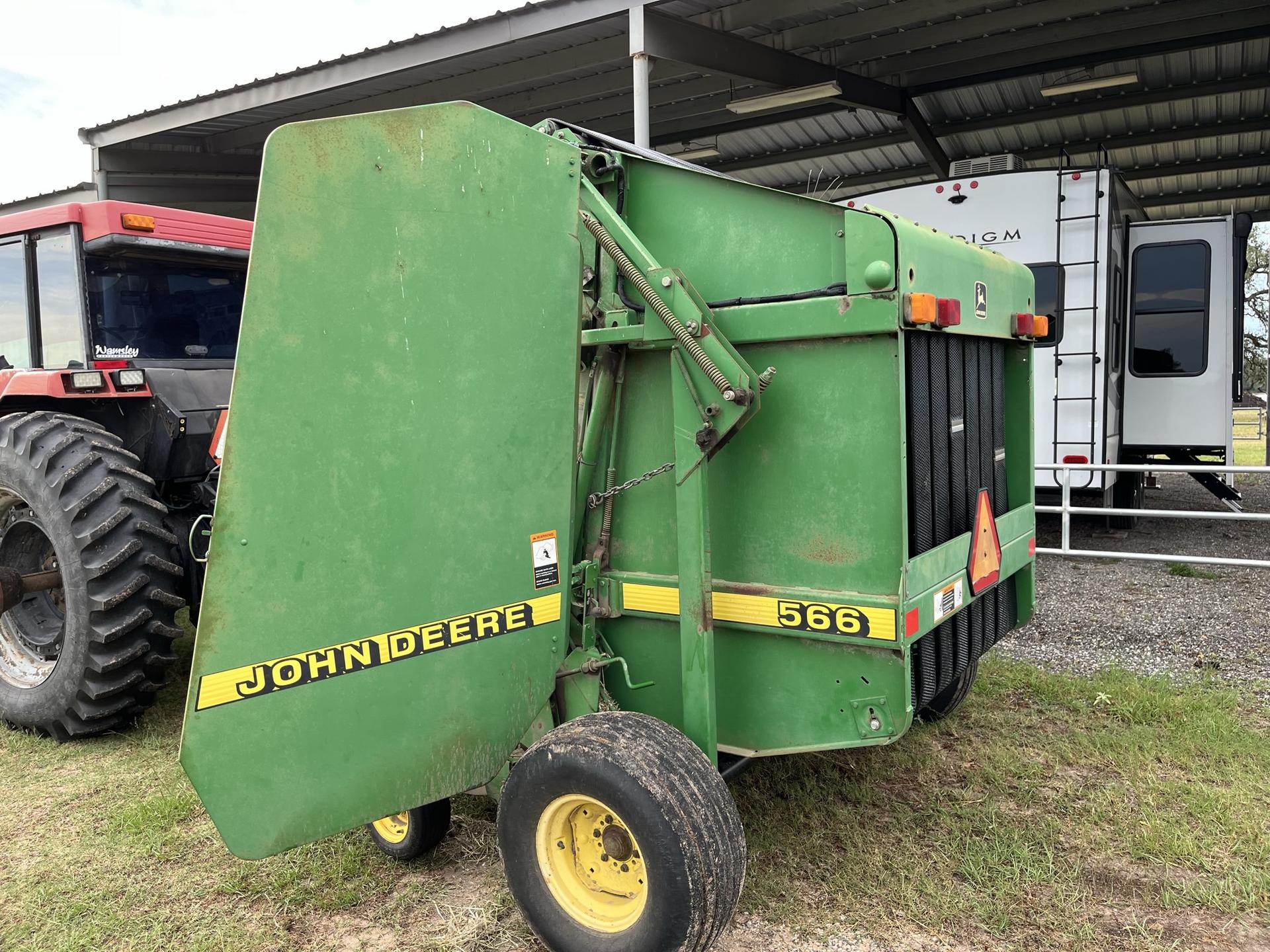 1997 John Deere 566