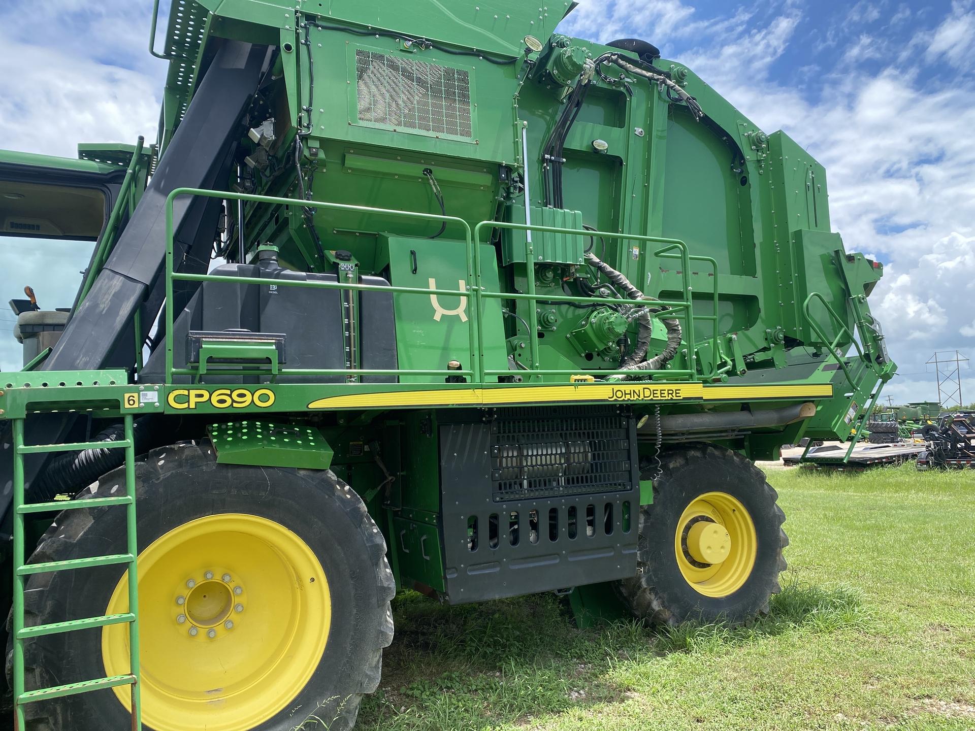 2018 John Deere CP690