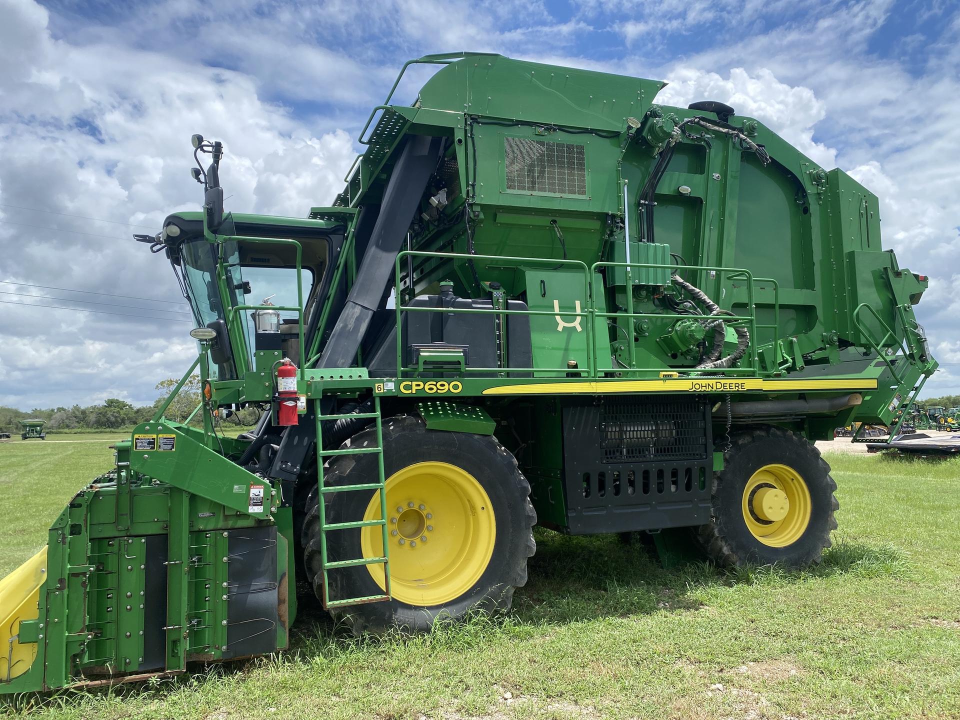 2018 John Deere CP690