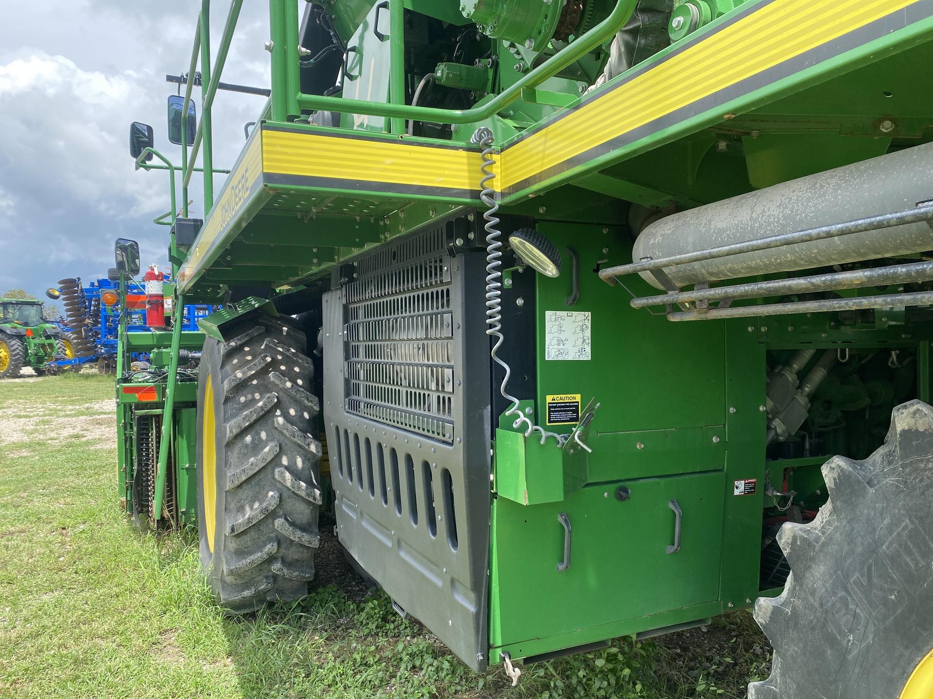 2018 John Deere CP690