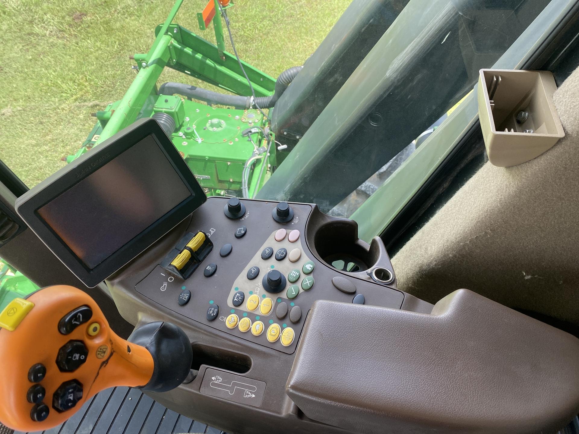 2018 John Deere CP690