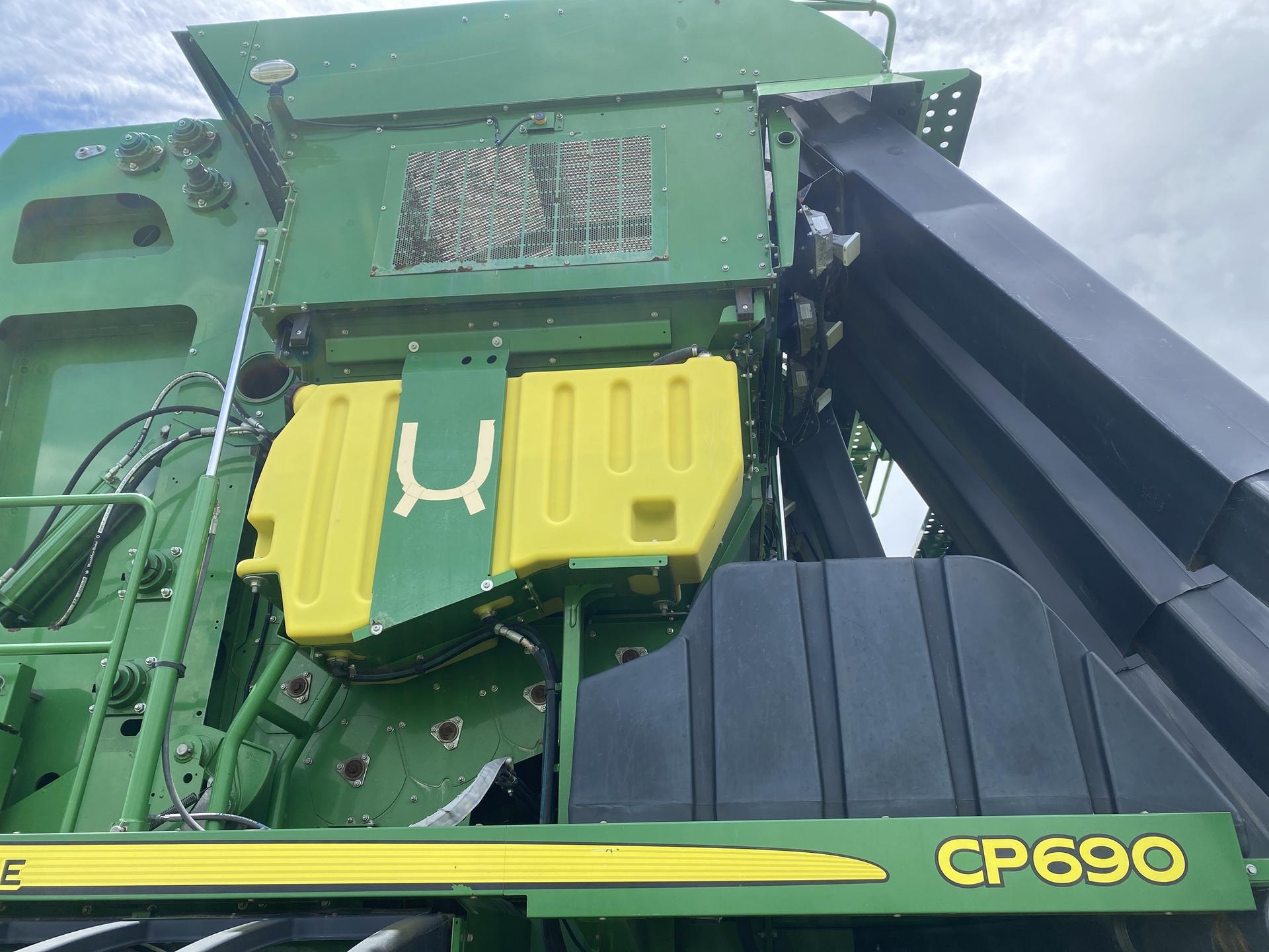 2018 John Deere CP690