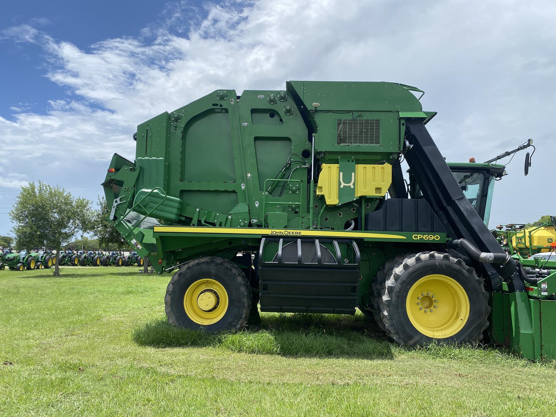 2018 John Deere CP690