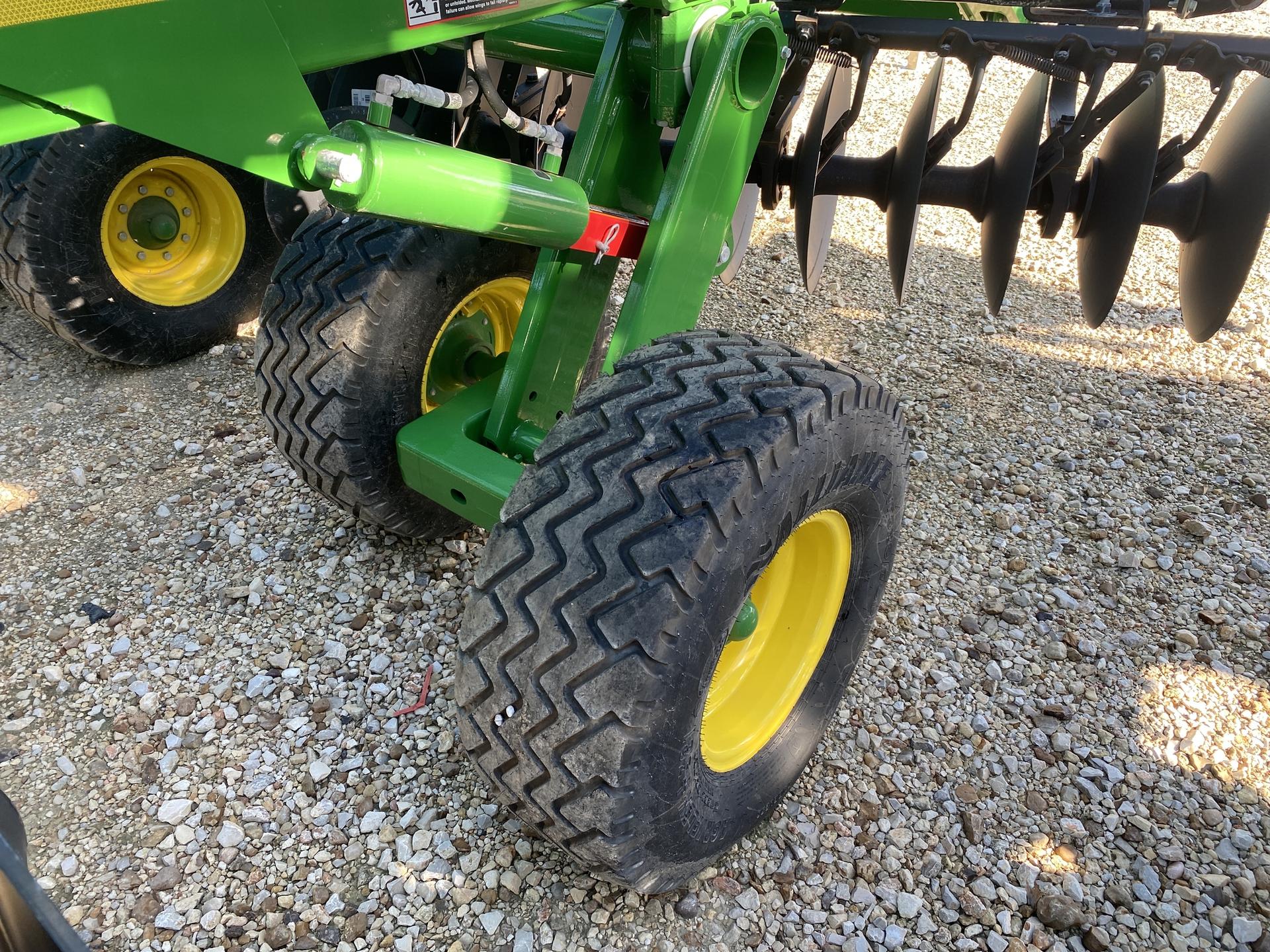 2023 John Deere 2633