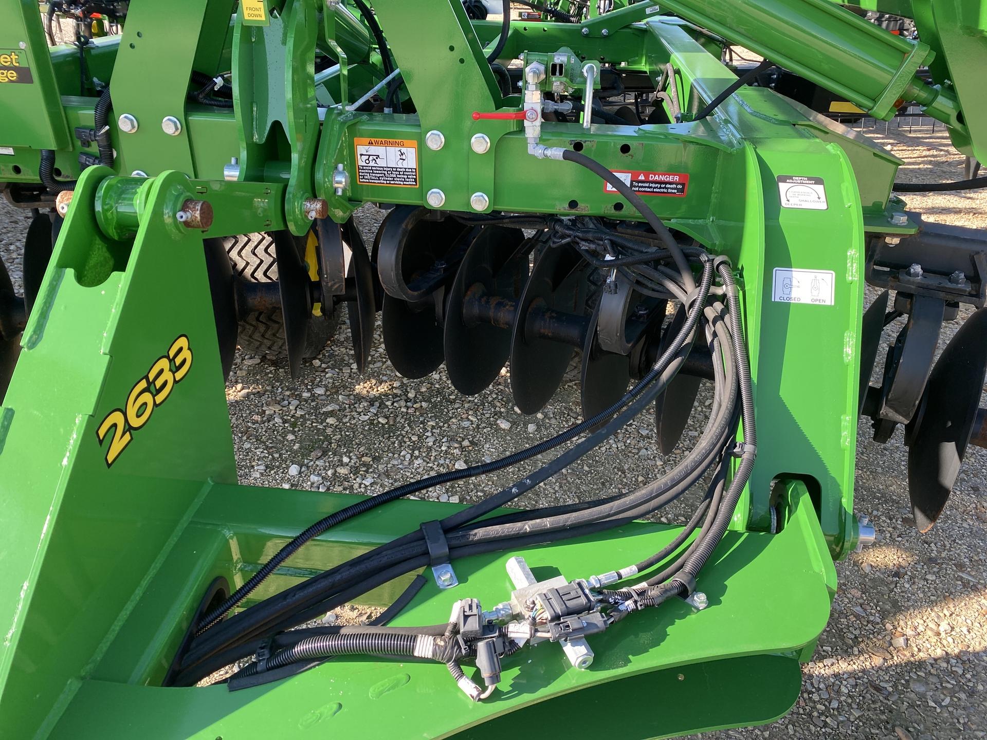 2023 John Deere 2633