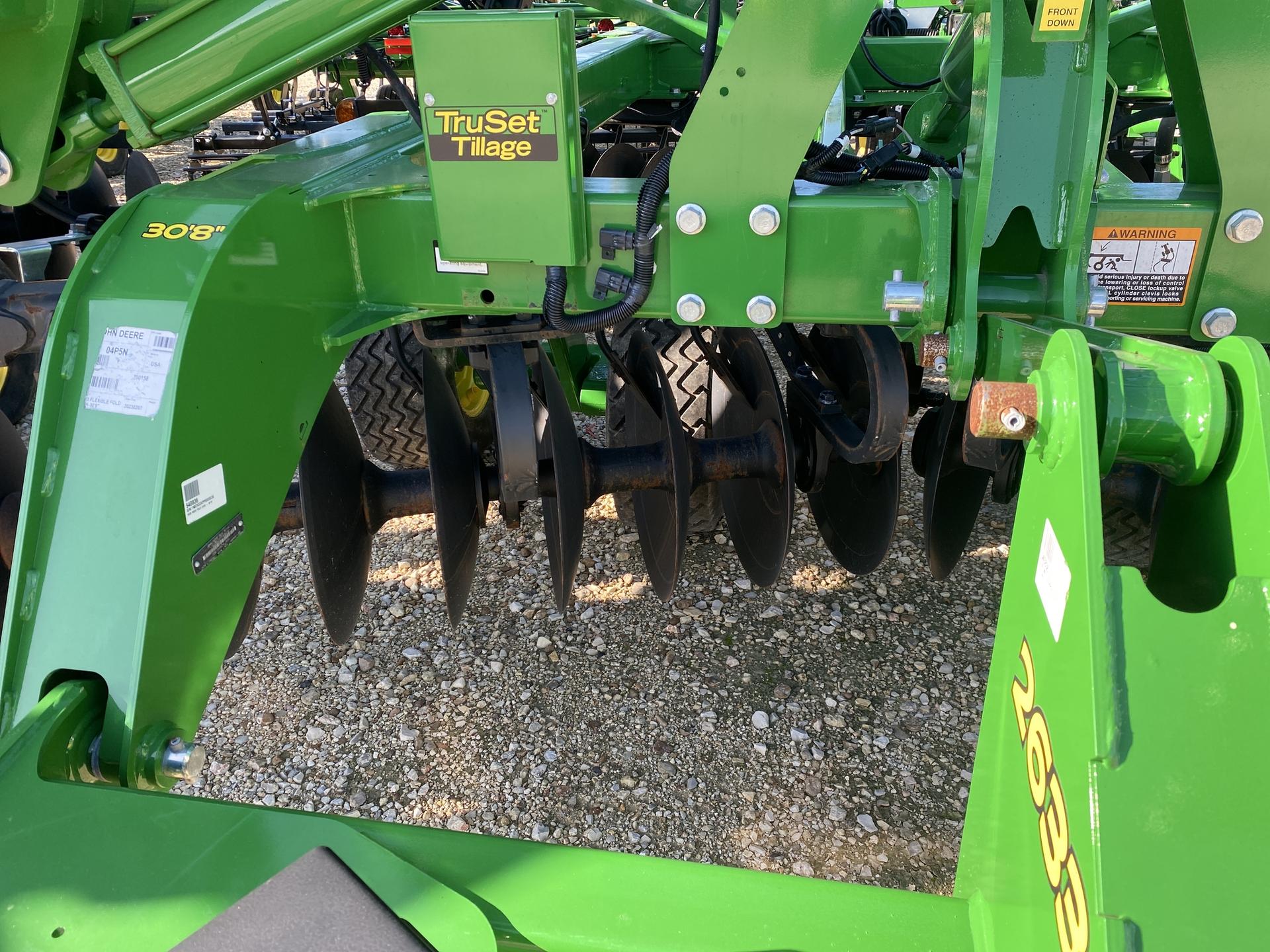 2023 John Deere 2633