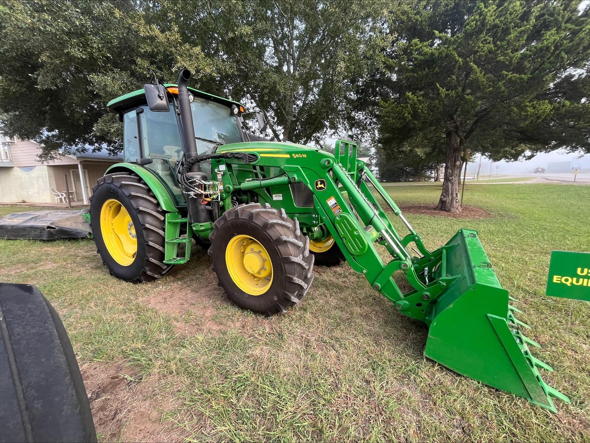 2021 John Deere 6105E