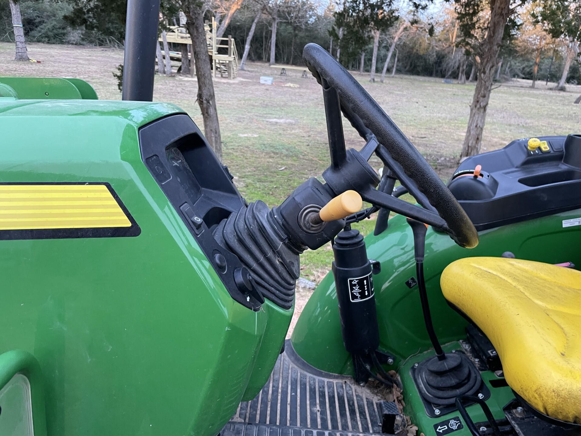 2021 John Deere 5075E Image