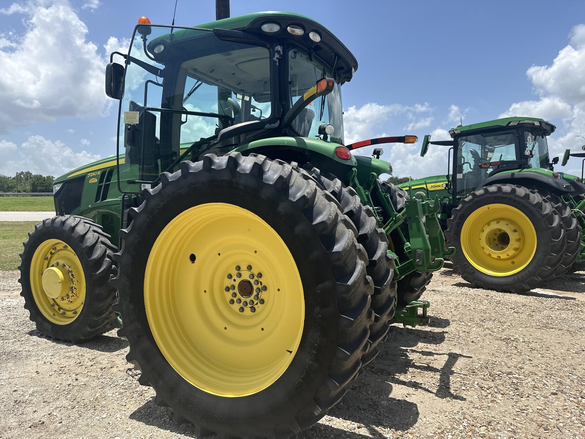 2016 John Deere 7250R